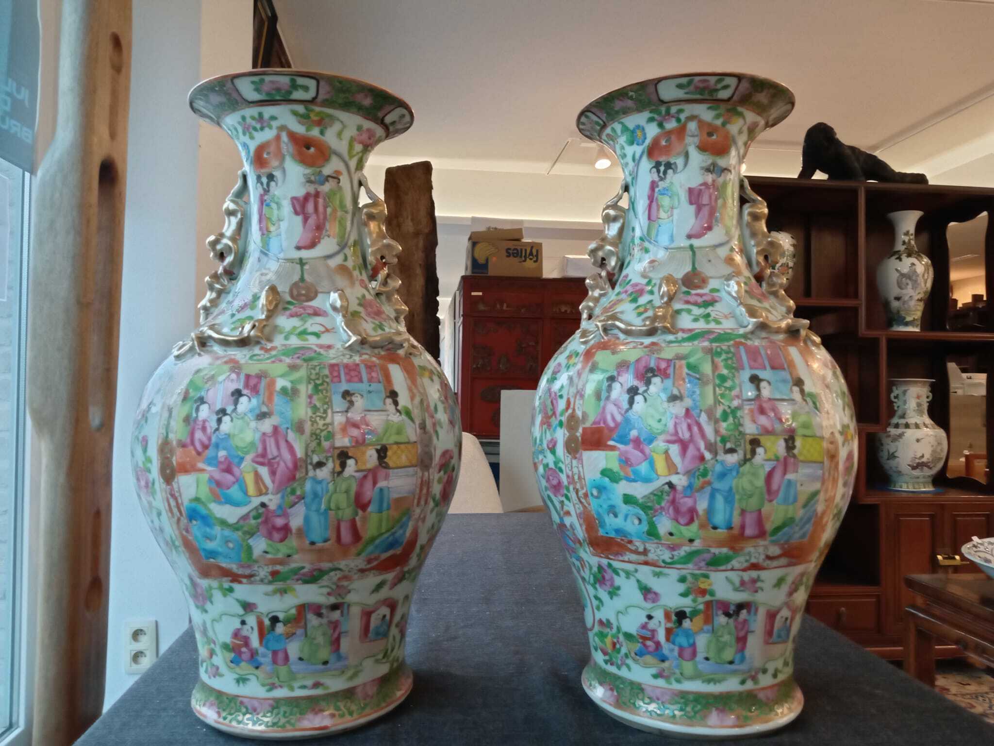 A pair of Chinese Canton famille rose vases with palace scenes, floral design and antiquities, 19th - Image 13 of 28