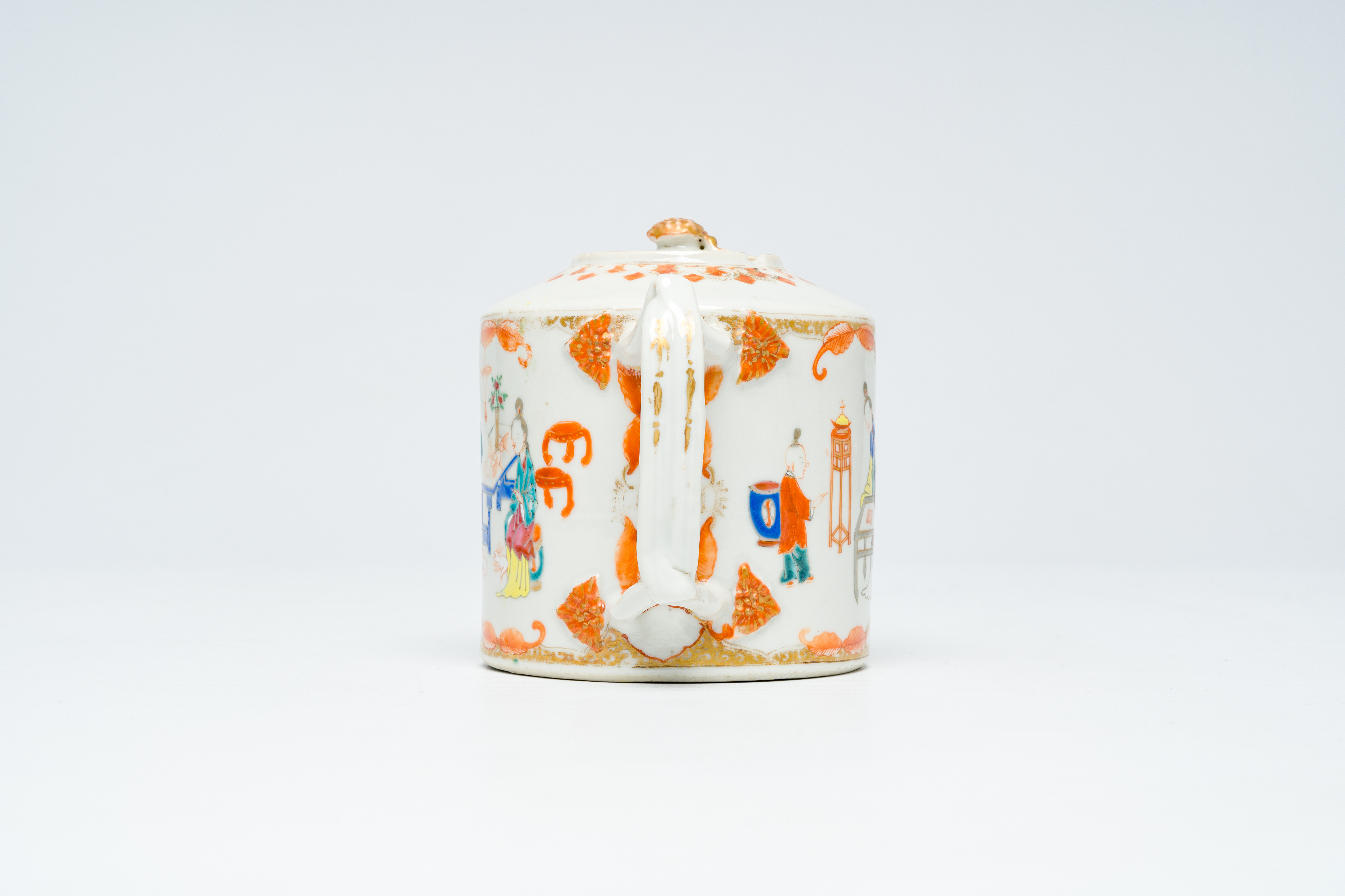 A Chinese famille rose 'mandarin subject' teapot and cover, Qianlong/Jiaqing - Image 3 of 7