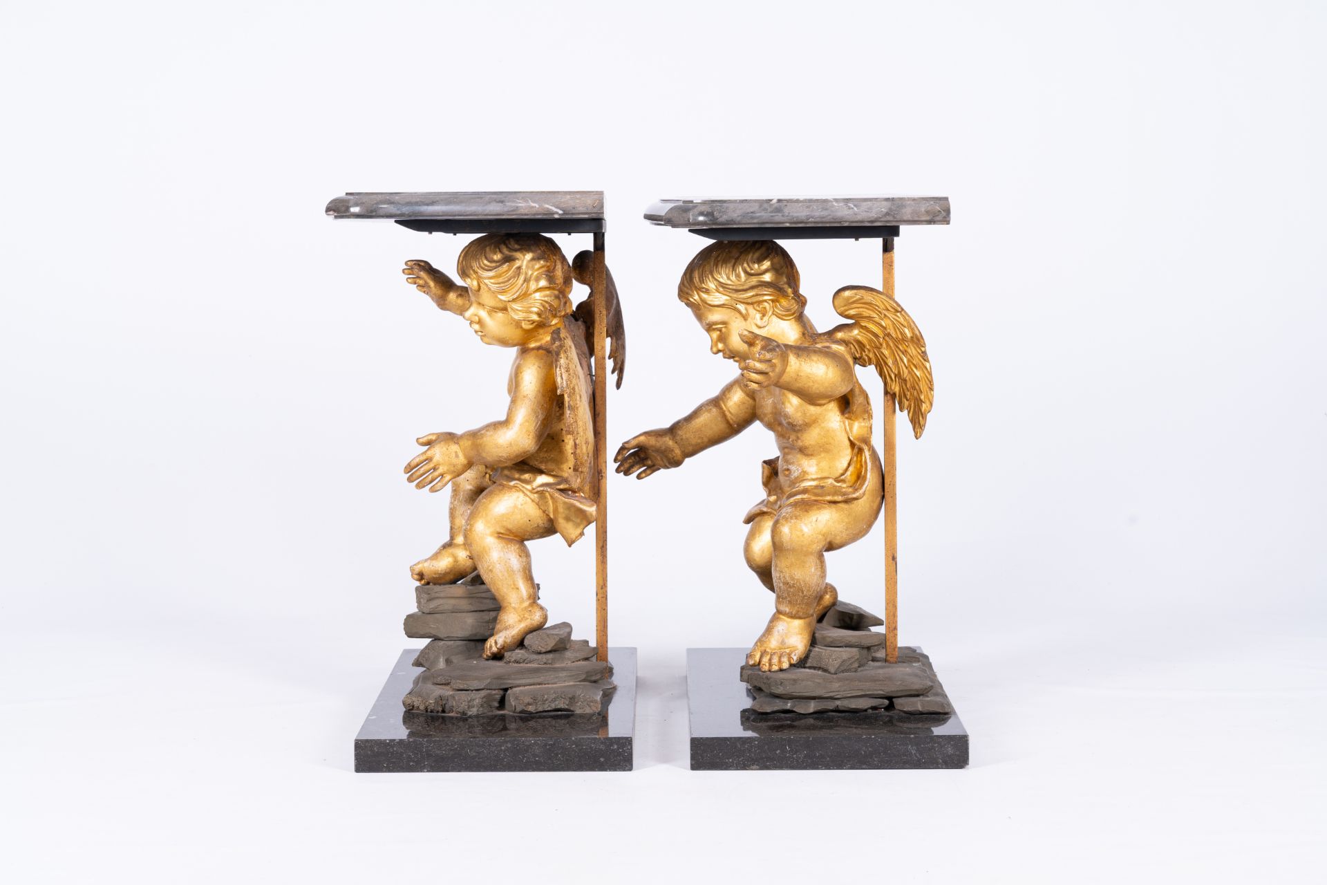A pair of gilt wood angels transformed into wall consoles with marble top and bottom, 19th/20th C. - Image 5 of 6