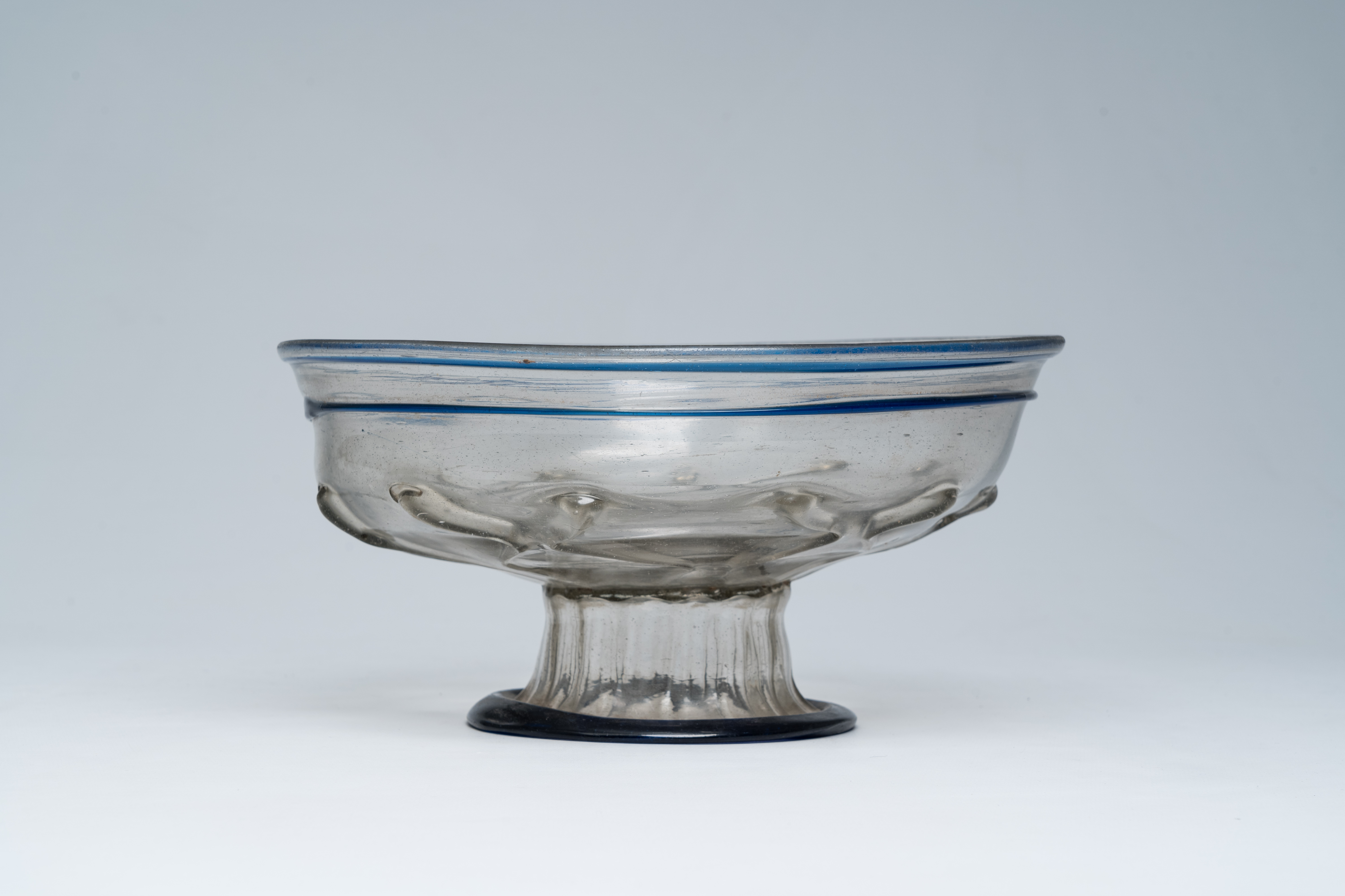 An Italian Renaissance bowl on foot in multicoloured glass, Venice, mid 16th C. - Image 2 of 7