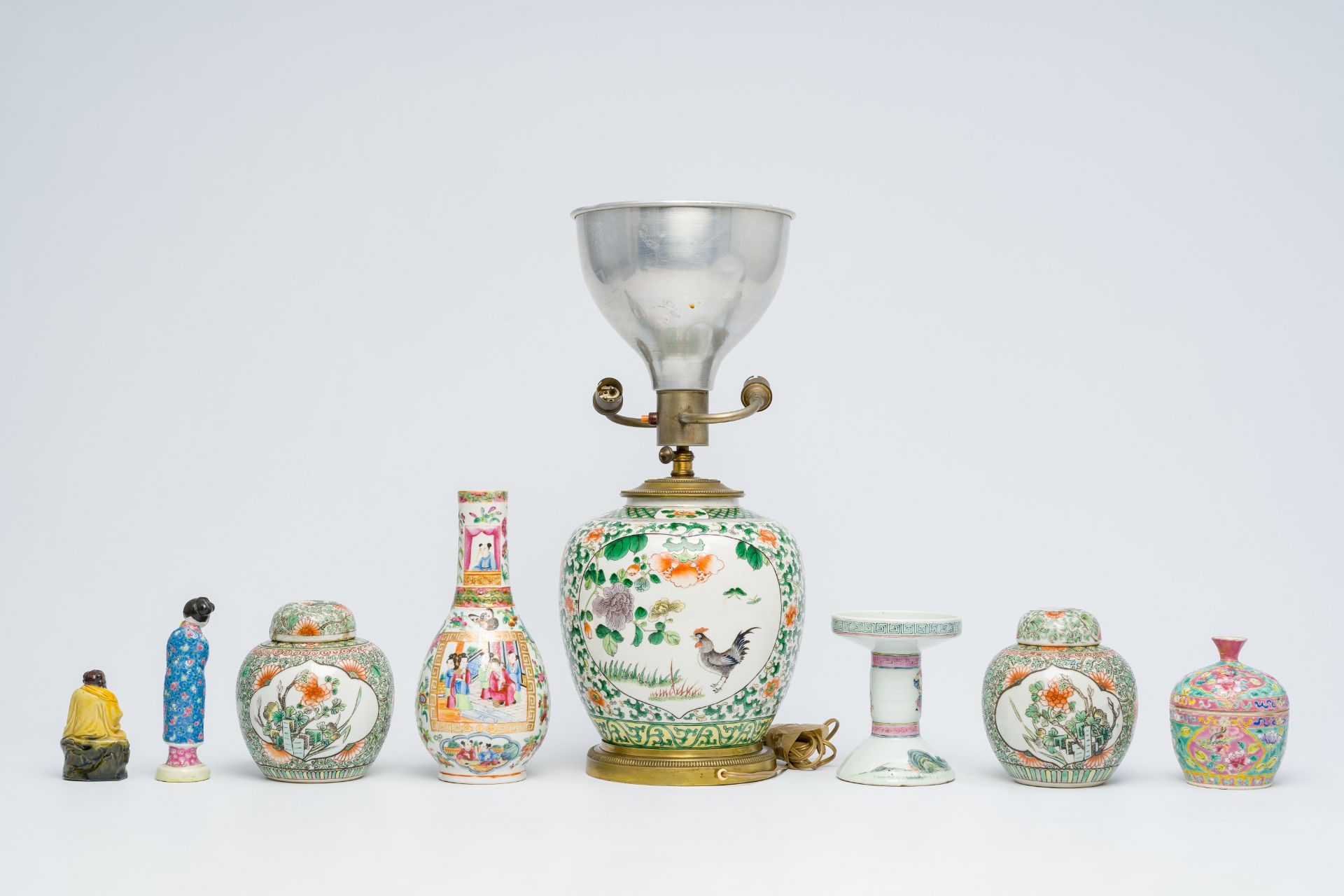 A varied collection of Chinese porcelain, 19th/20th C. - Bild 7 aus 26