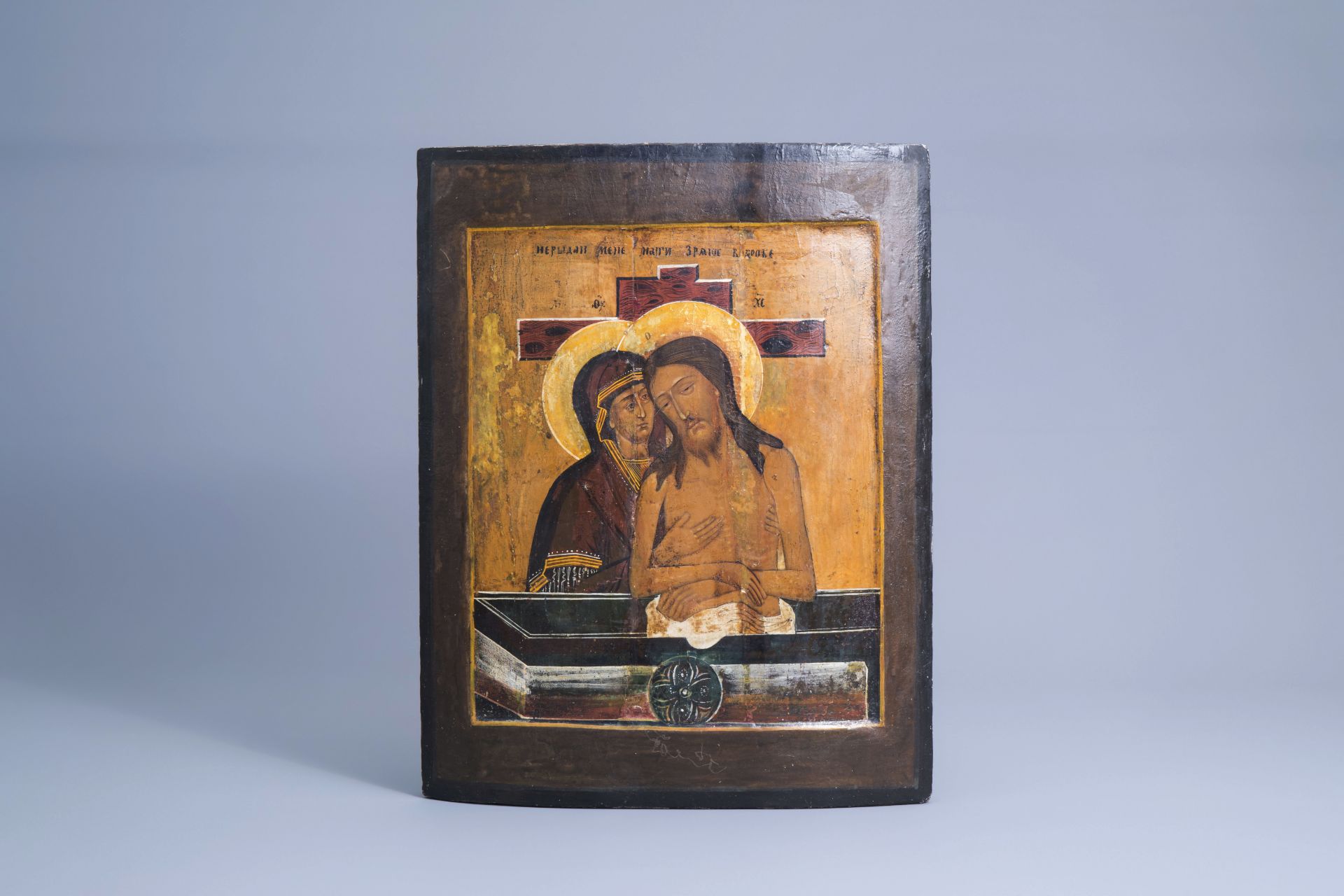 A large Russian icon, 'Pieta', 19th C. - Image 2 of 3