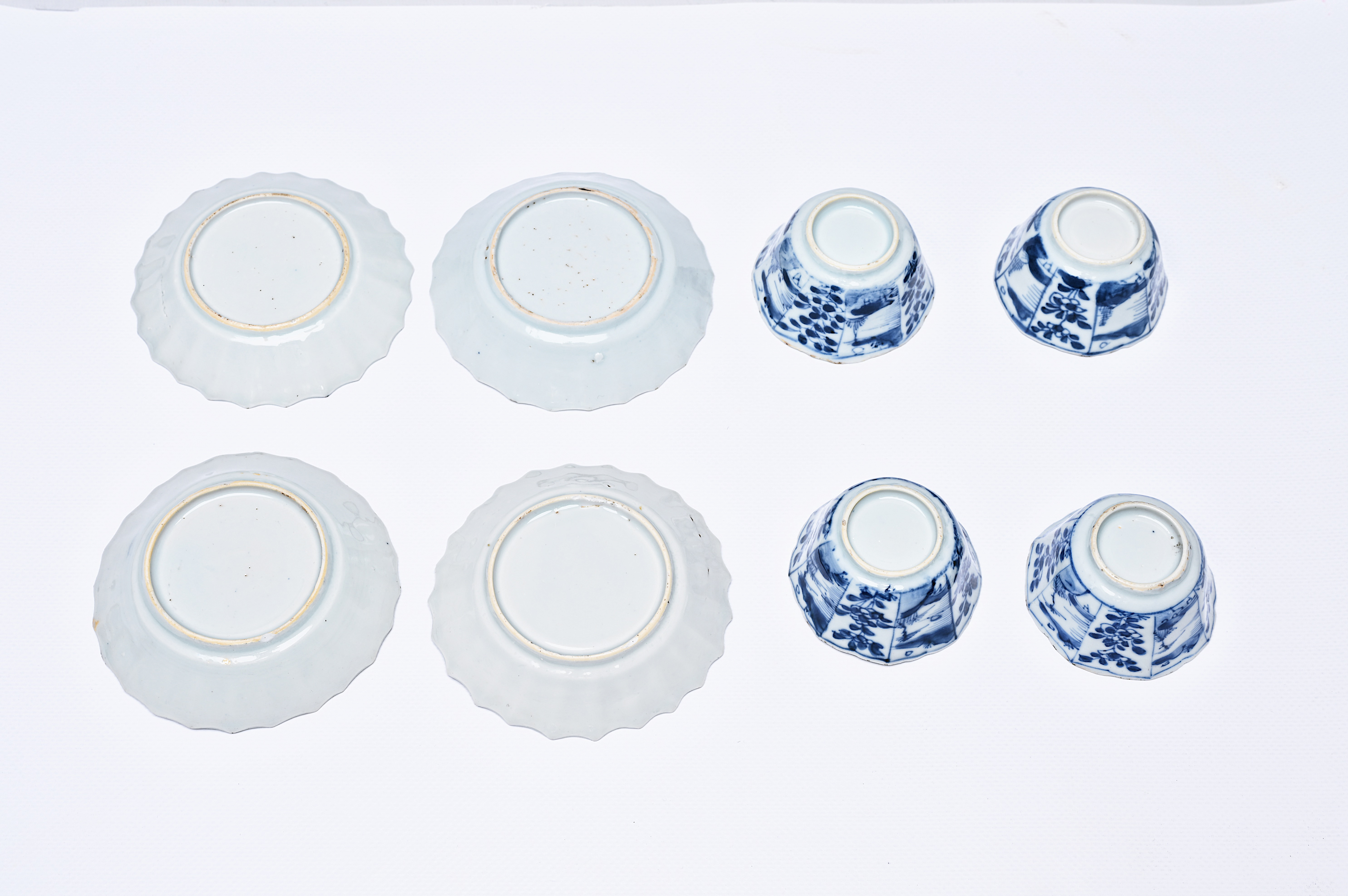 Four Chinese blue and white cups and saucers with floral design and landscapes, Kangxi - Image 10 of 12