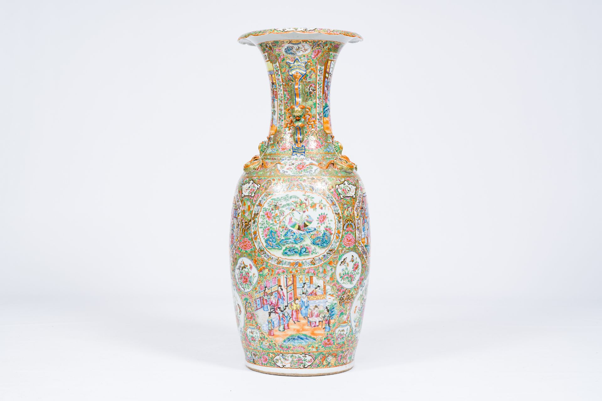 A large and fine Chinese Canton famille rose vase with palace scenes, birds and butterflies among bl - Bild 4 aus 6