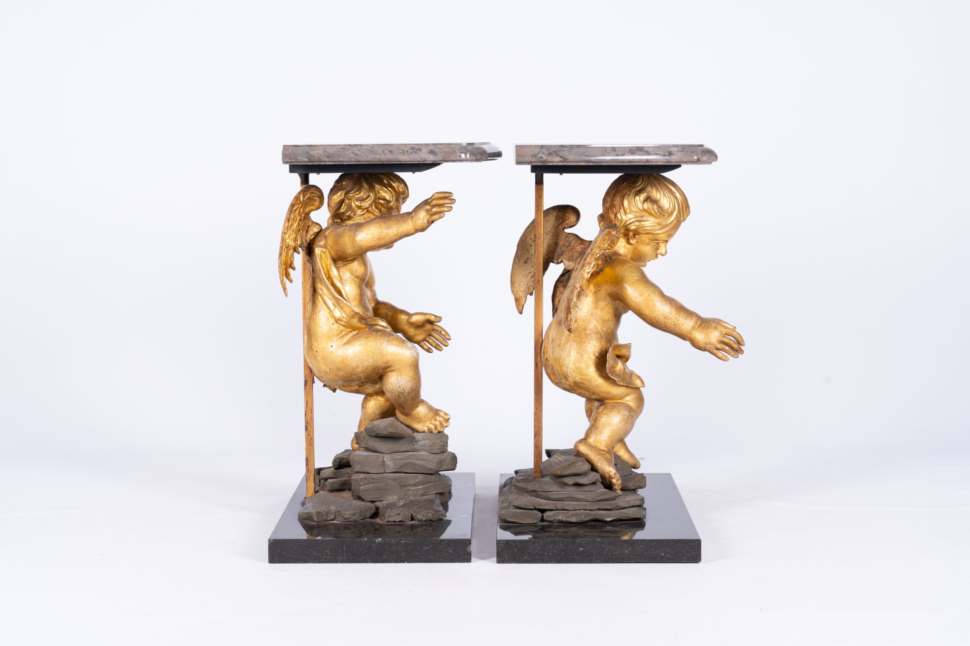 A pair of gilt wood angels transformed into wall consoles with marble top and bottom, 19th/20th C. - Image 3 of 6