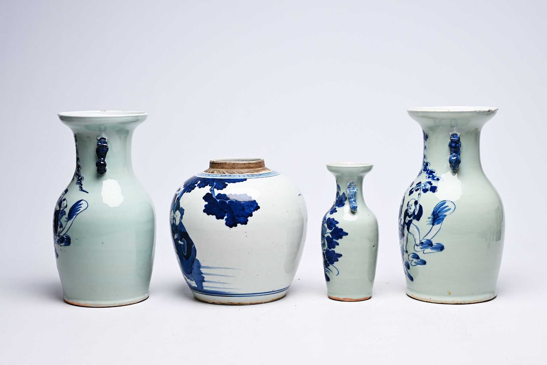 Three Chinese blue and white celadon-ground vases and a blue and white jar, 19th C. - Bild 6 aus 14
