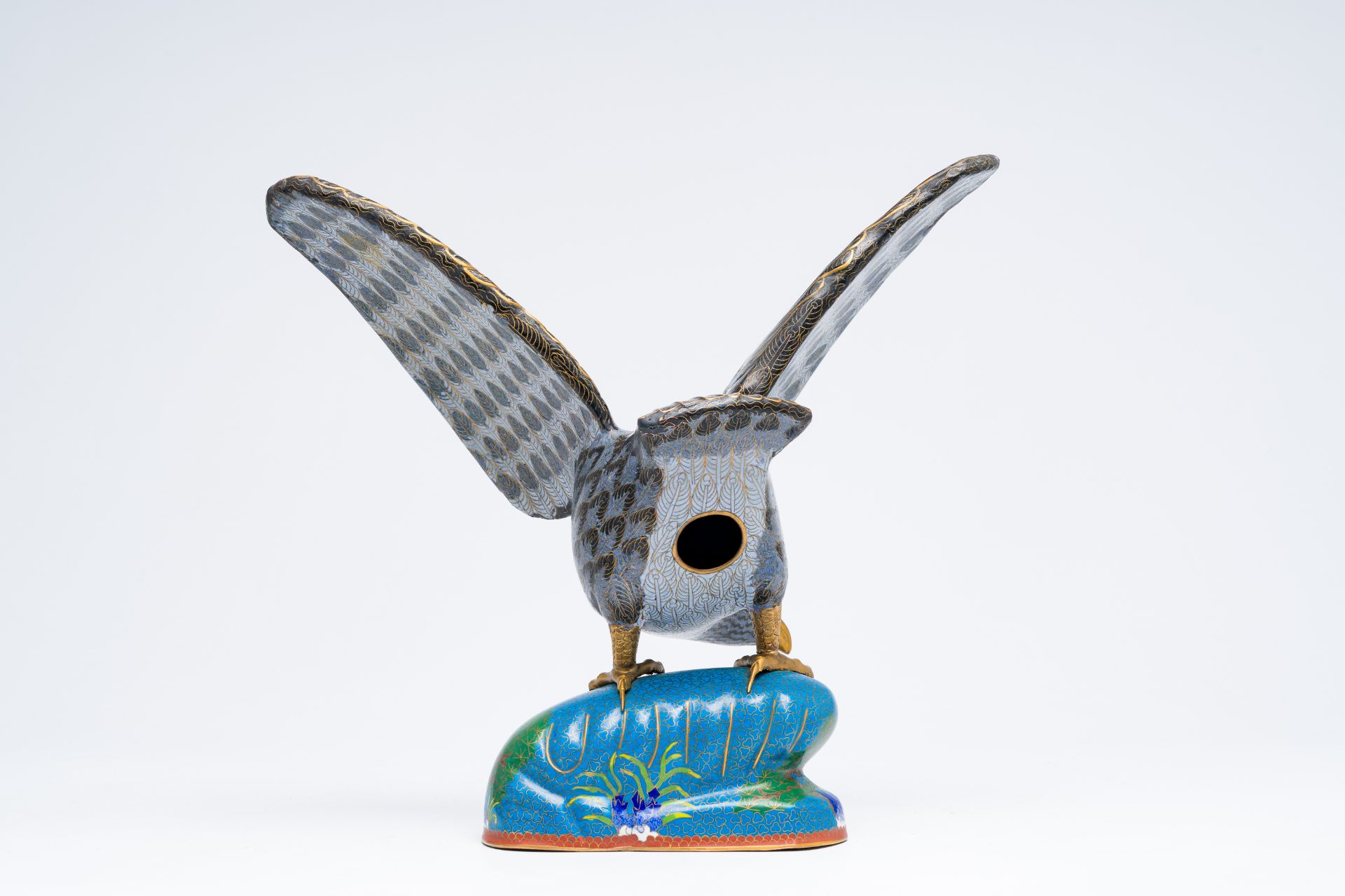 A large Chinese cloisonne model of a hawk, 20th C. - Image 4 of 9