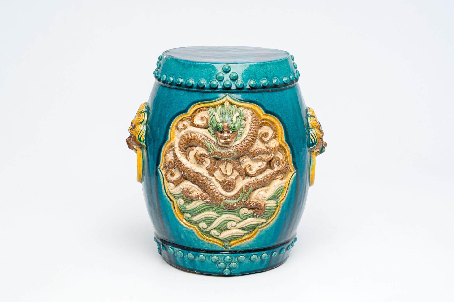 A Chinese fahua barrel-shaped garden seat with dragons, 20th C.