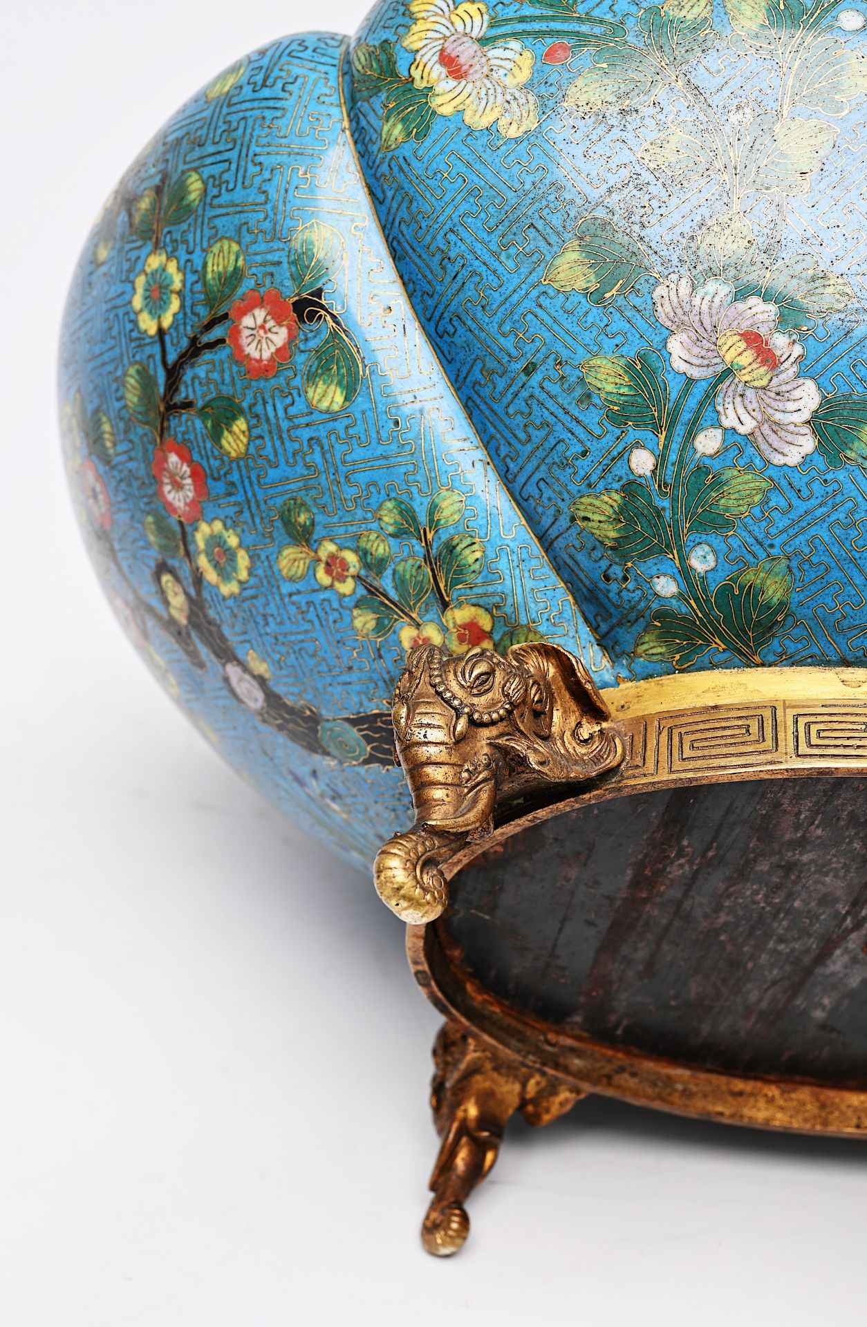 A Chinese cloisonne bowl and a jardiniere with gilt metal mounts, 19th C. - Image 10 of 11