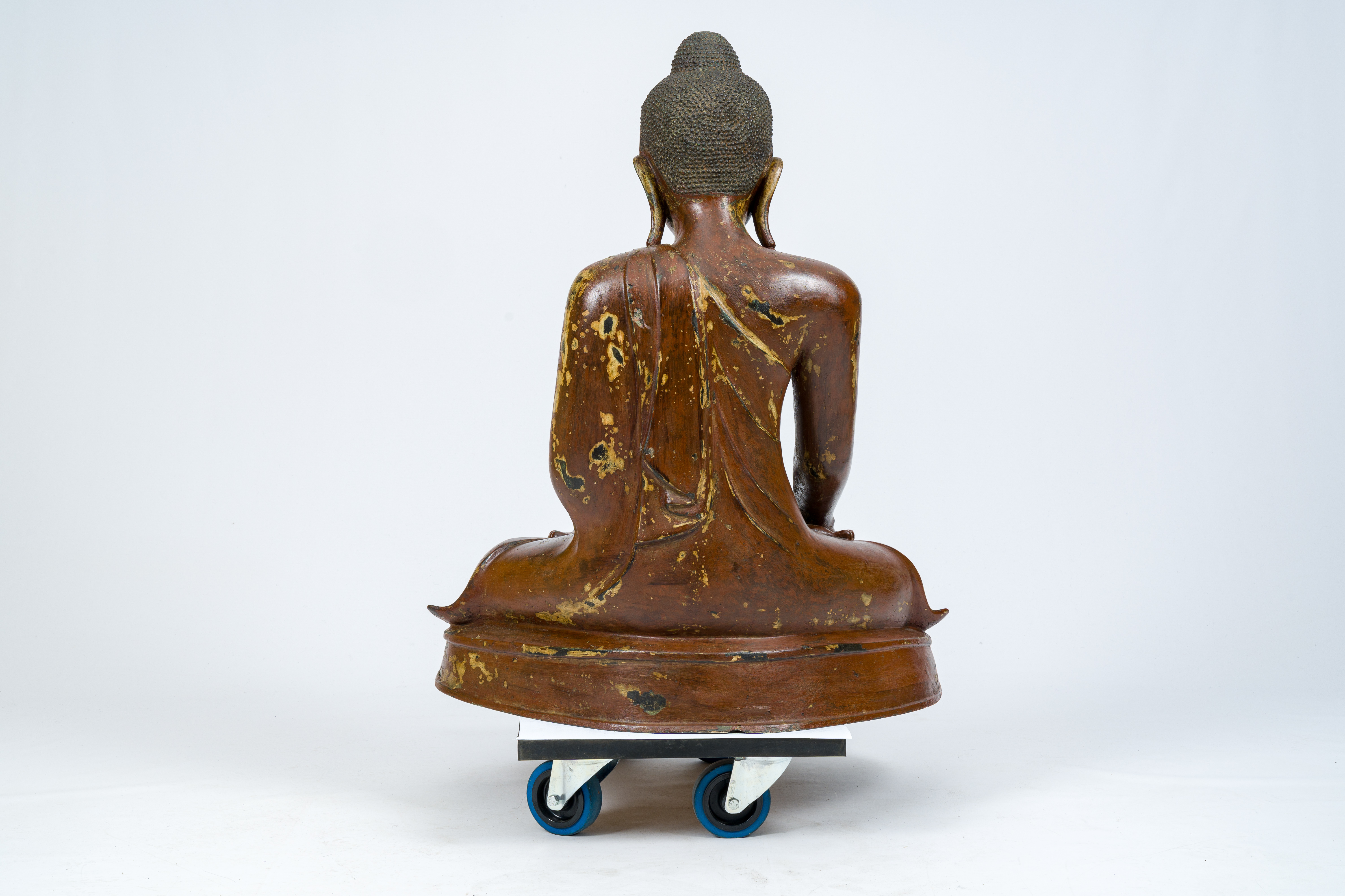 A large gilt and patinated bronze Buddha figure, Burma, Mandalay period, 19th C. - Image 4 of 7