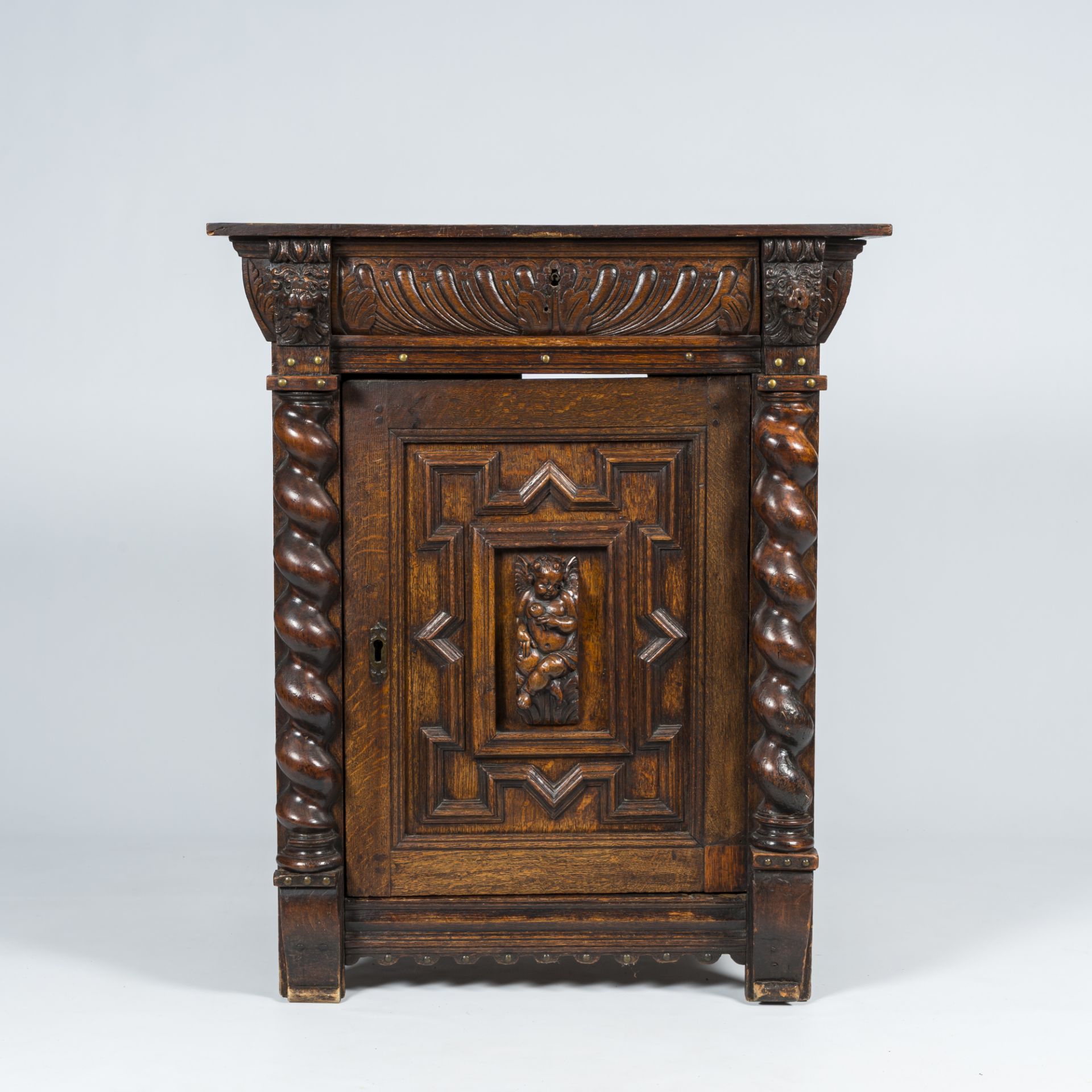 A Flemish oak single-door cupboard composed of Renaissance ornaments, 19th C. - Image 3 of 8