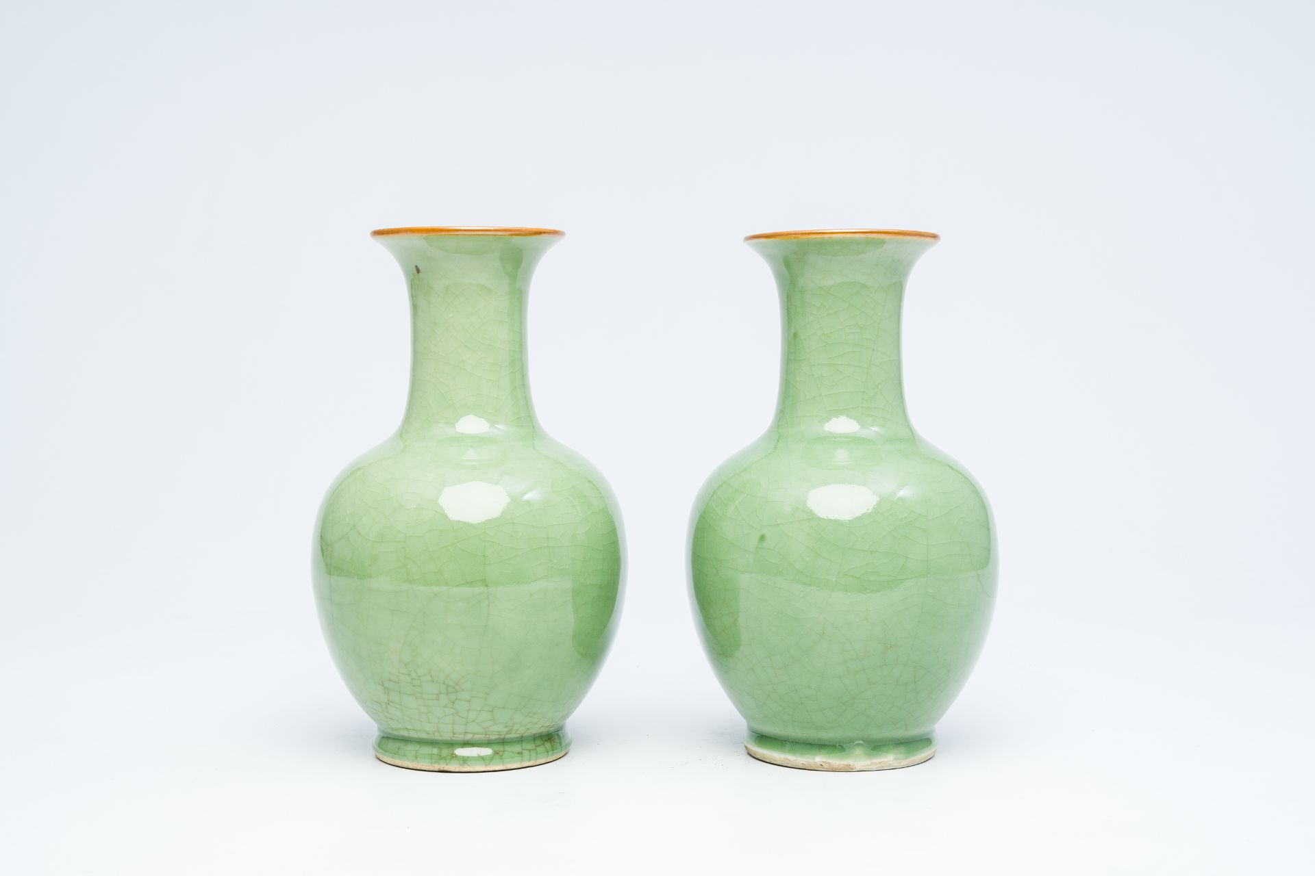 A pair of Chinese celadon-glazed bottle vases, 20th C. - Bild 2 aus 12