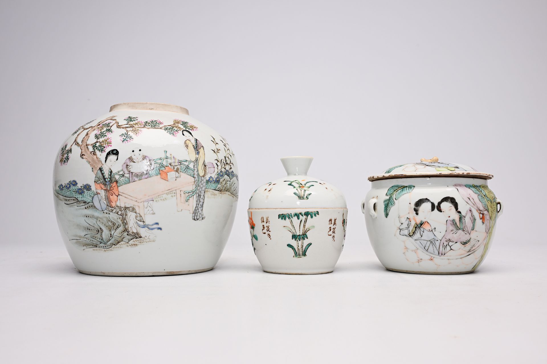 A varied collection of Chinese famille rose and qianjiang cai porcelain, 19th/20th C. - Image 8 of 58