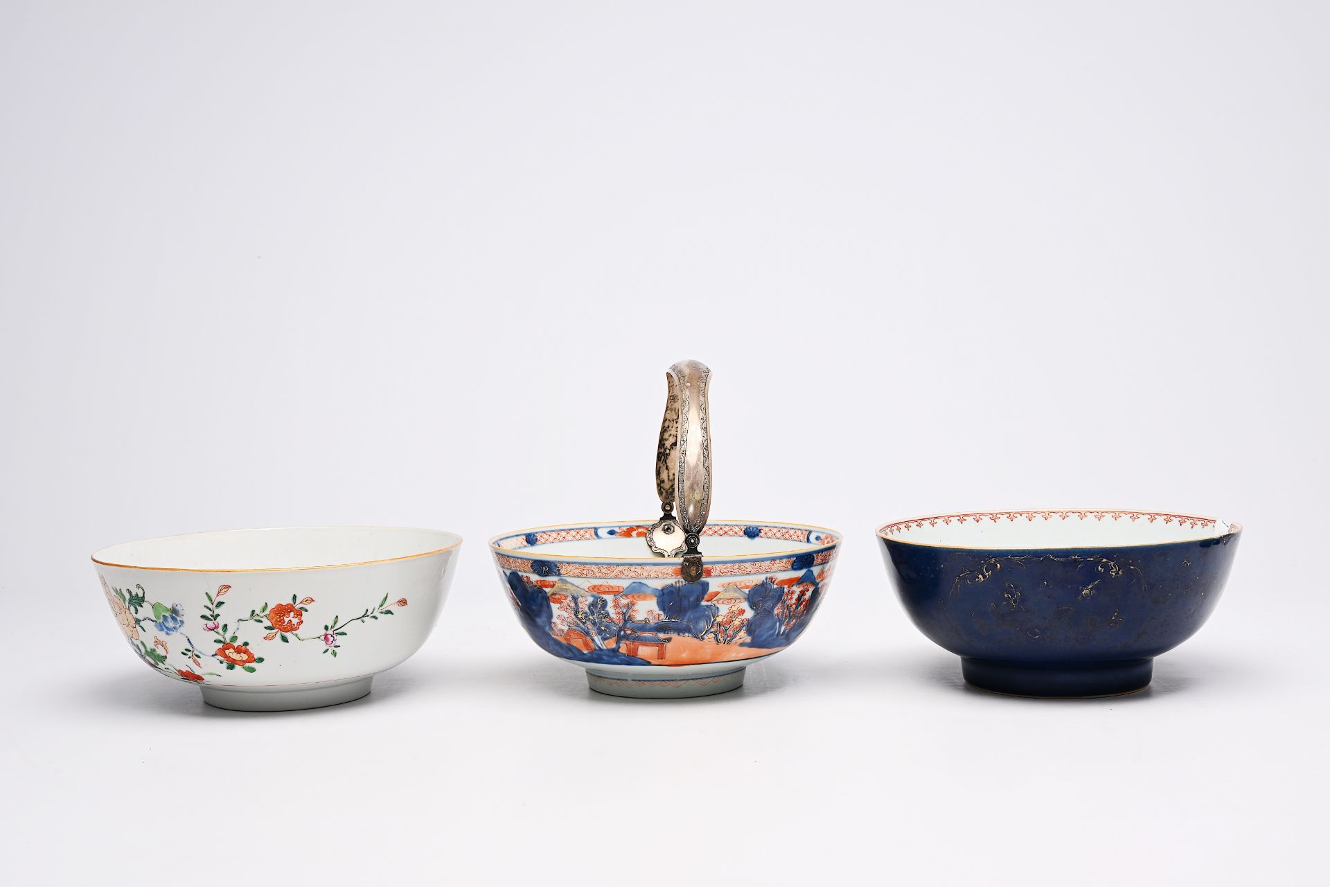 Three Chinese Imari style, famille rose and monochrome blue bowls, Kangxi/Qianlong - Image 3 of 6