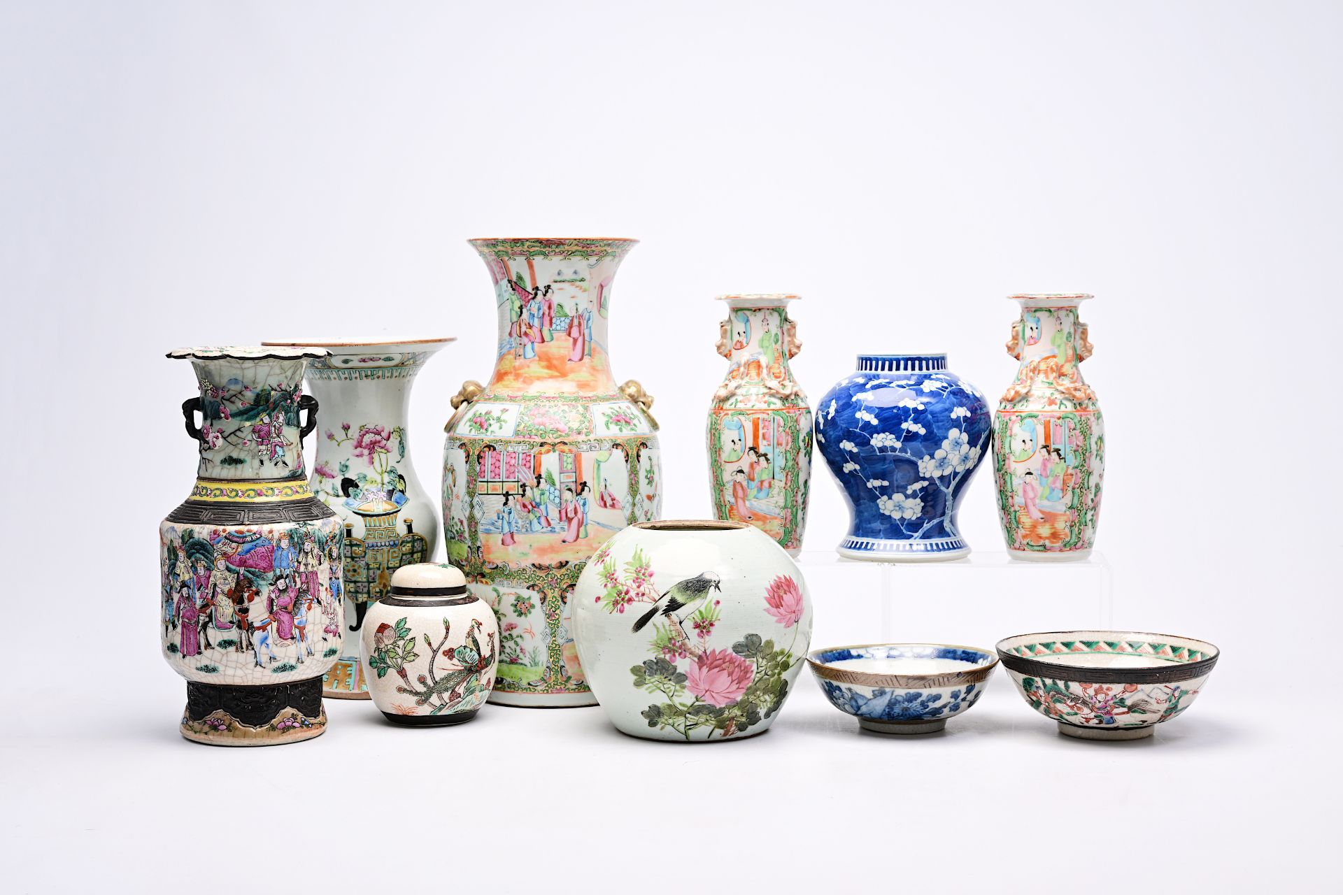 A varied collection of Chinese famille rose, verte and blue and white porcelain, 19th/20th C. - Image 2 of 48