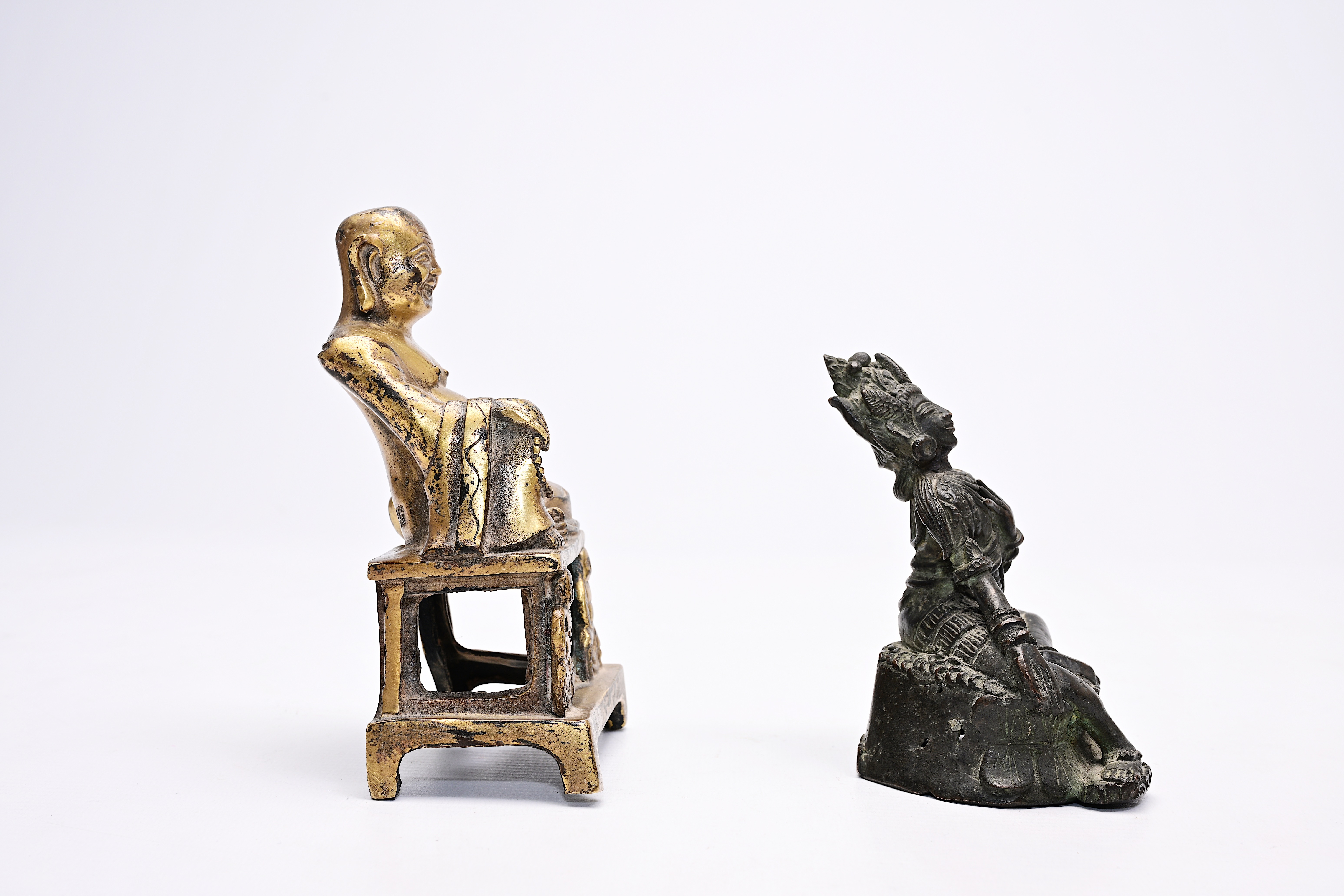 Two Chinese bronze sculptures of Buddha and Guanyin, 19th C. - Image 4 of 8