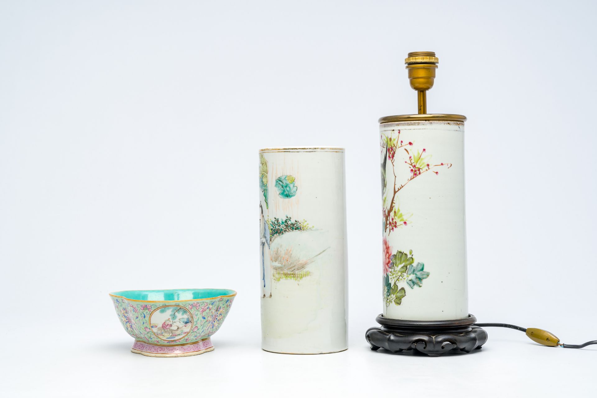 Two Chinese qianjiang cai hat stand and a lobed famille rose bowl with Immortals and floral design, - Image 3 of 7