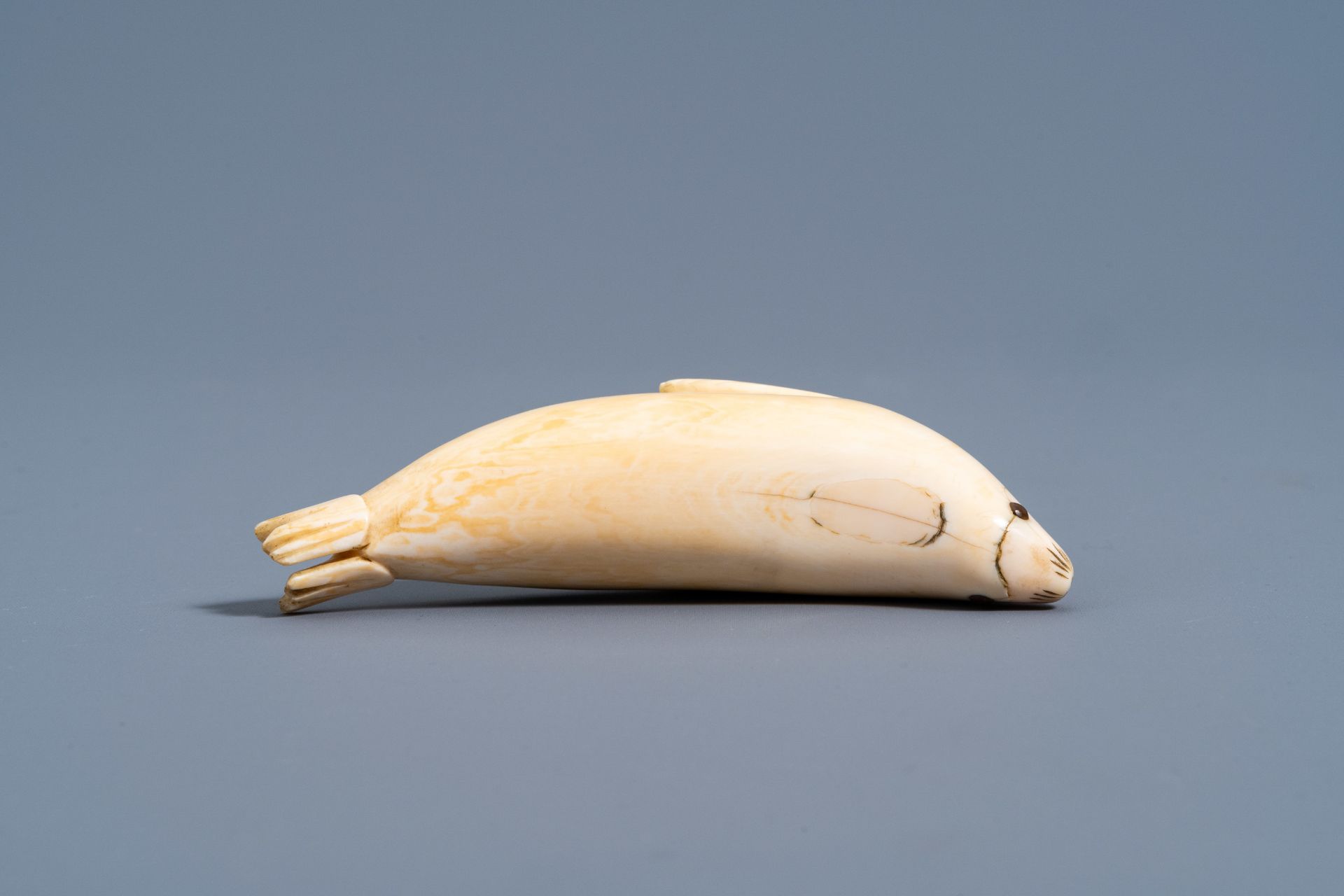 An Inuit carved whale ivory figure of a seal, Canada or Alaska, 19th C. - Bild 7 aus 11