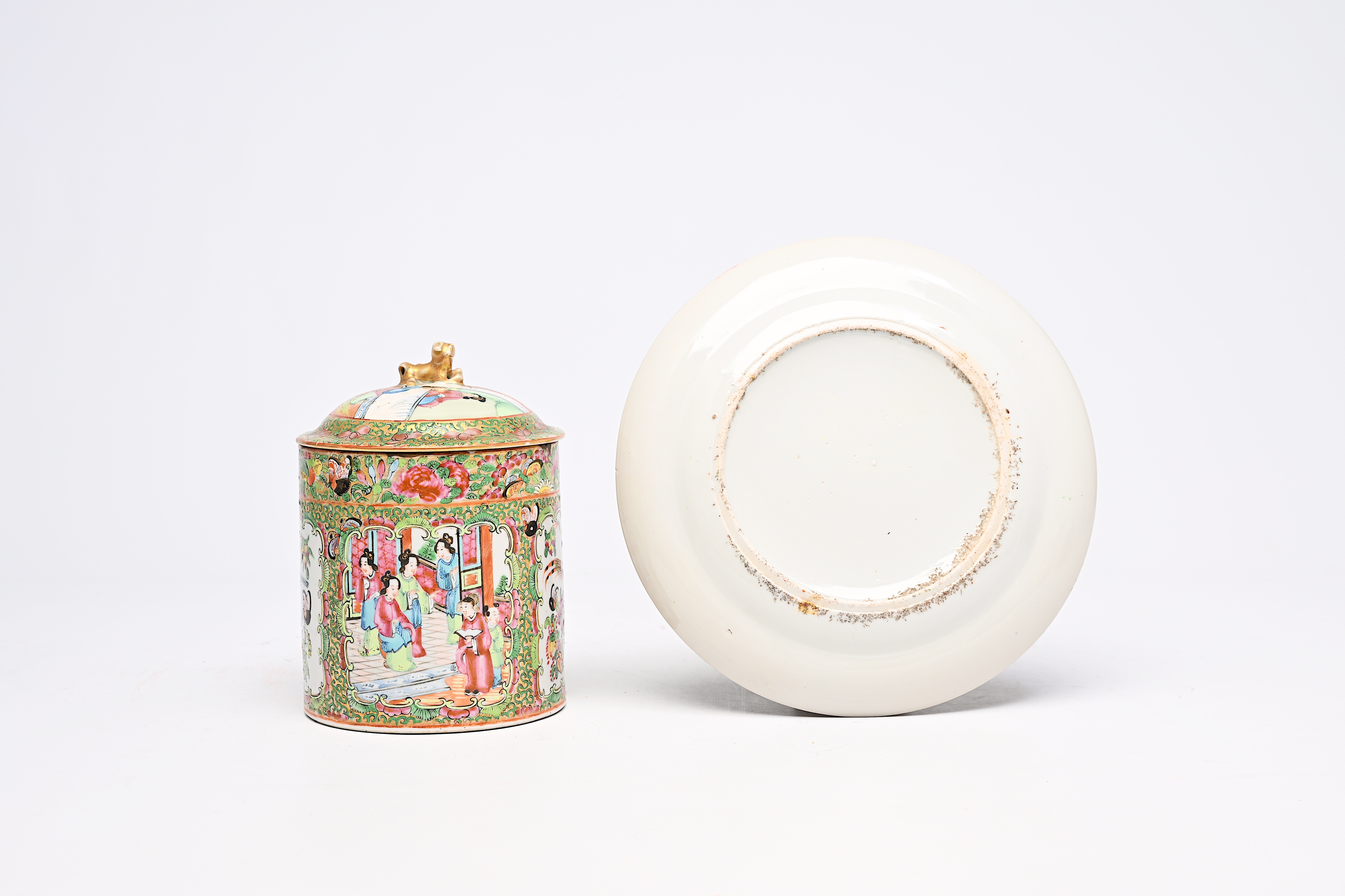 Five Chinese Canton famille rose plates and a jar and cover with palace scenes and floral design, 19 - Image 5 of 8