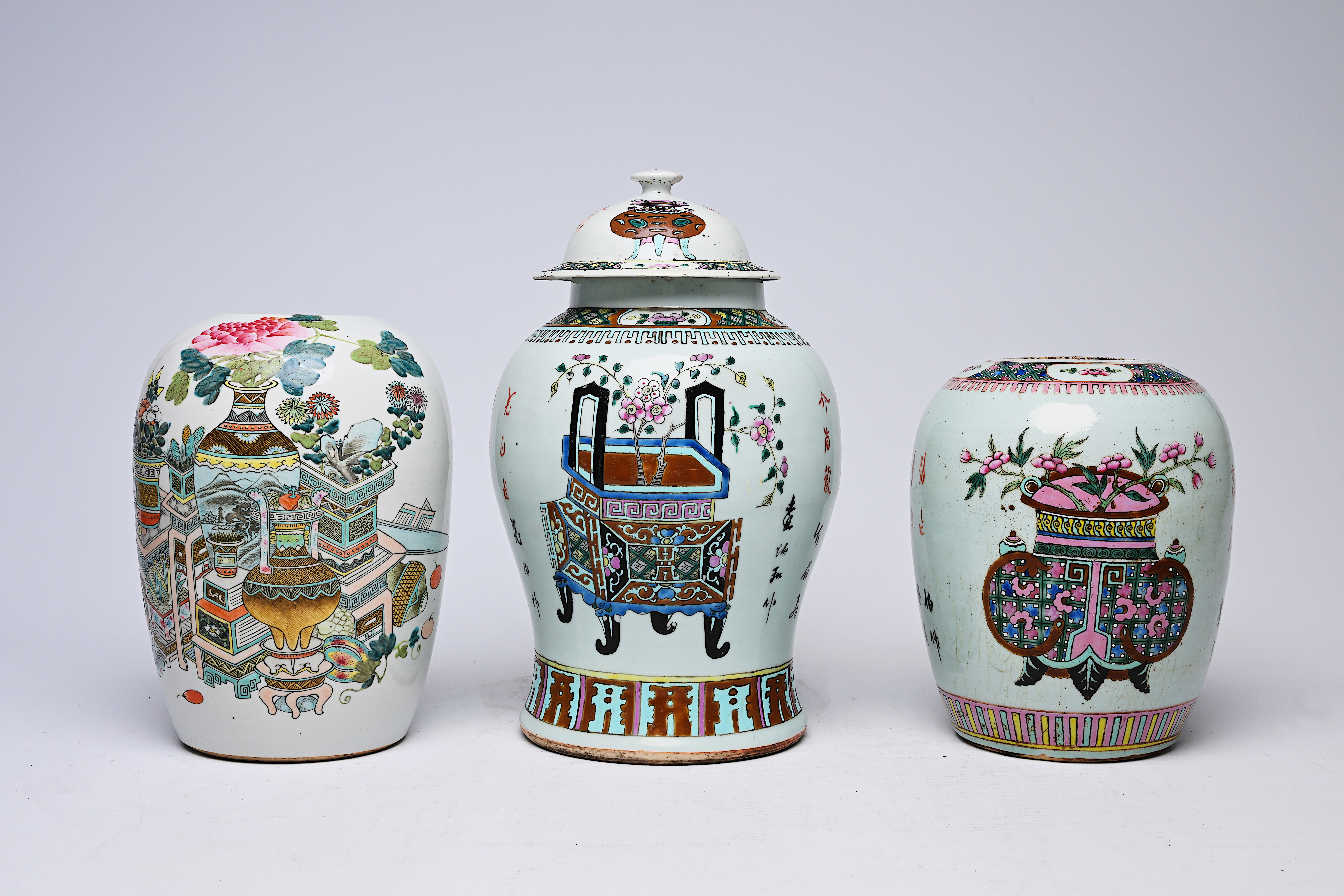 A Chinese famille rose vase and cover and two ginger jars with antiquities, 19th/20th C.