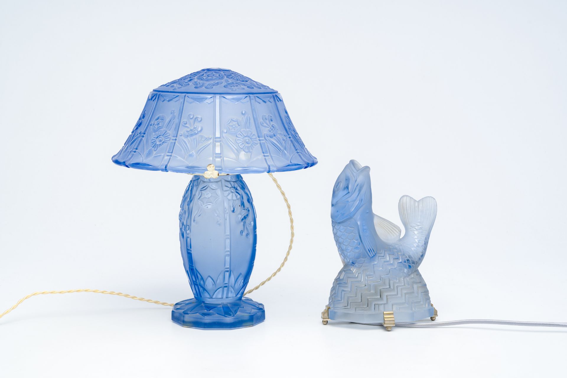 Pierre D'avesn and Lorrain Nancy, France: Two Art Deco lamps in blue glass - Image 3 of 10