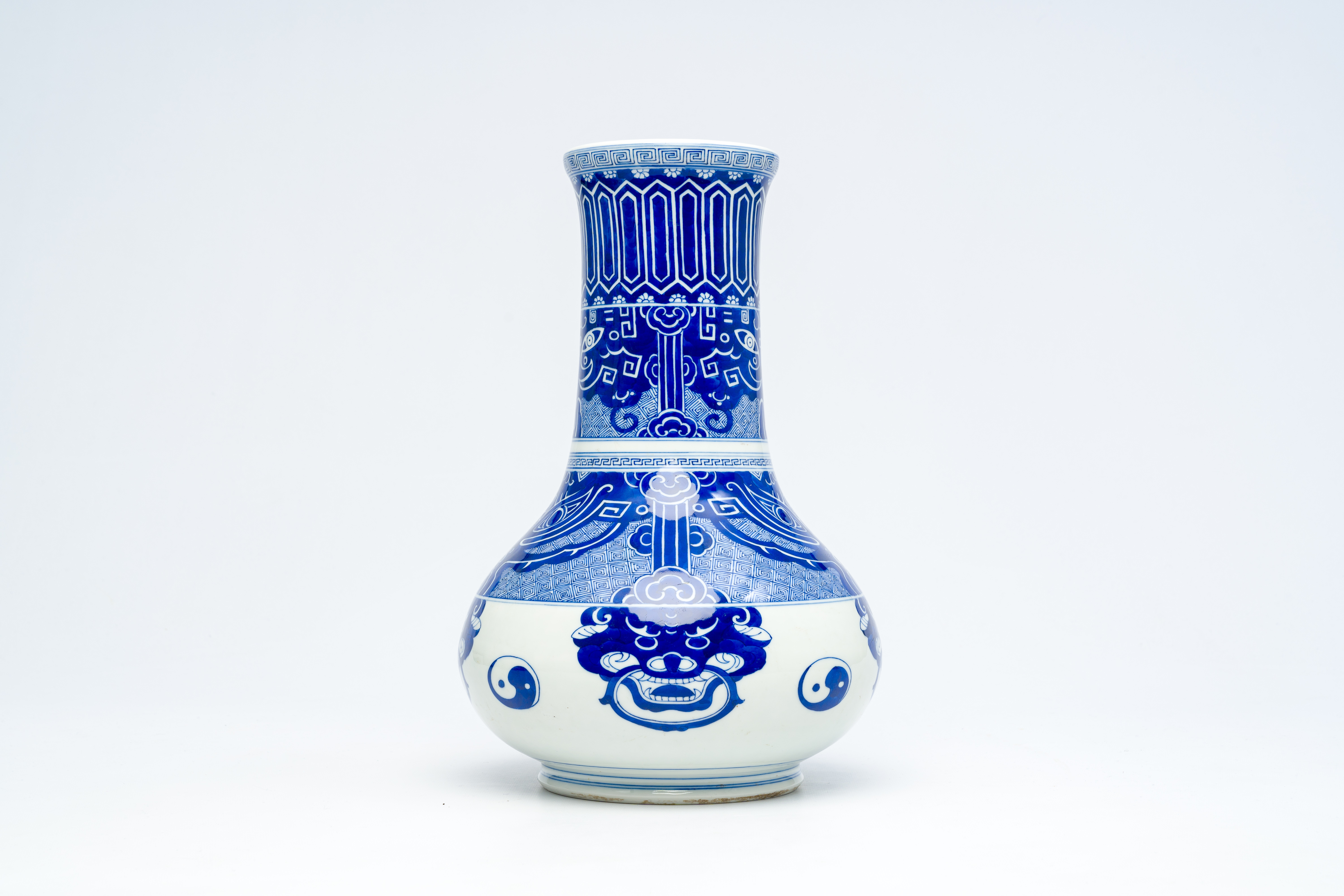 A Chinese peer-shaped blue and white 'taotie masks' vase, 20th C. - Image 4 of 6