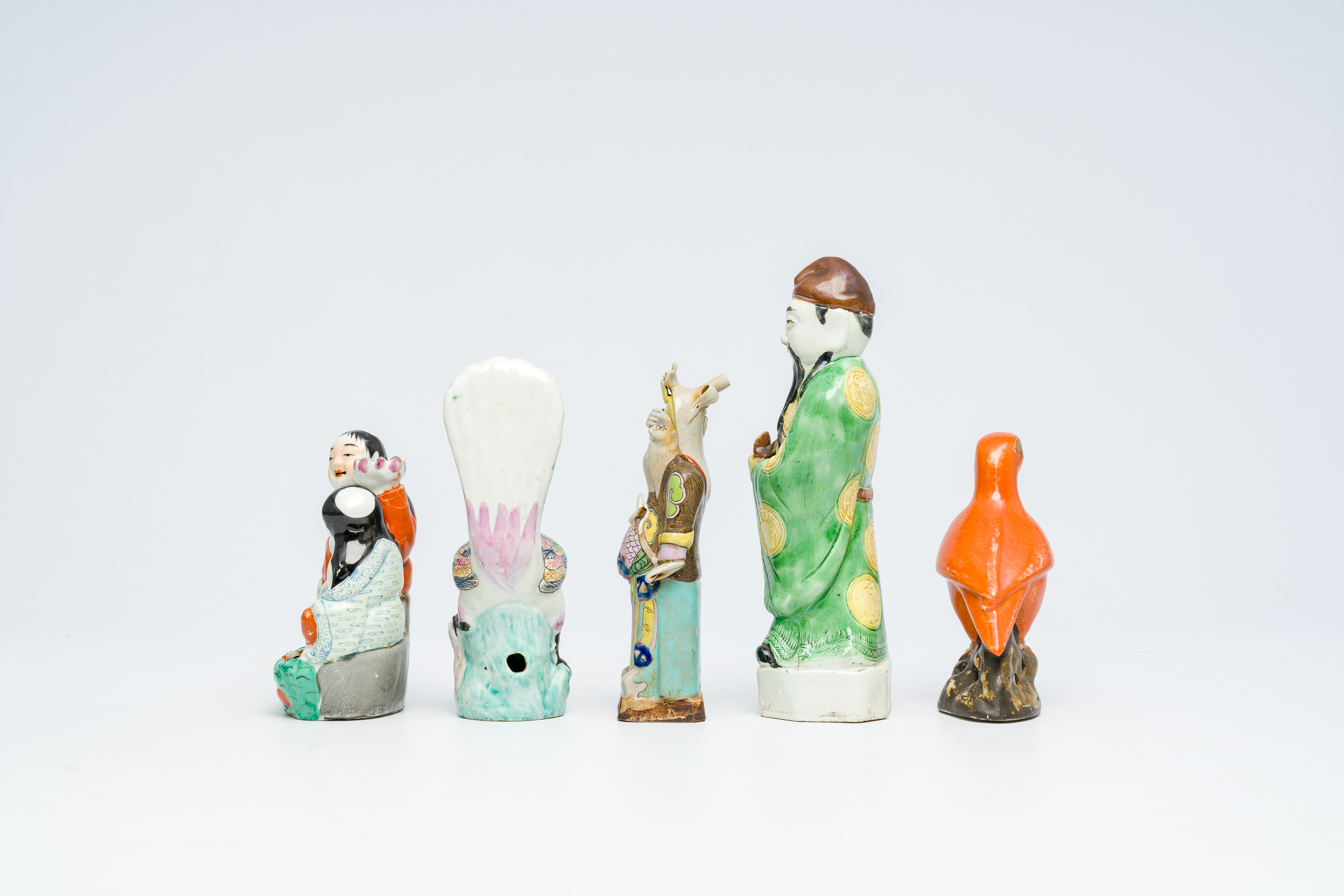 Five various Chinese famille rose and polychrome porcelain figures, 19th/20th C. - Image 5 of 7
