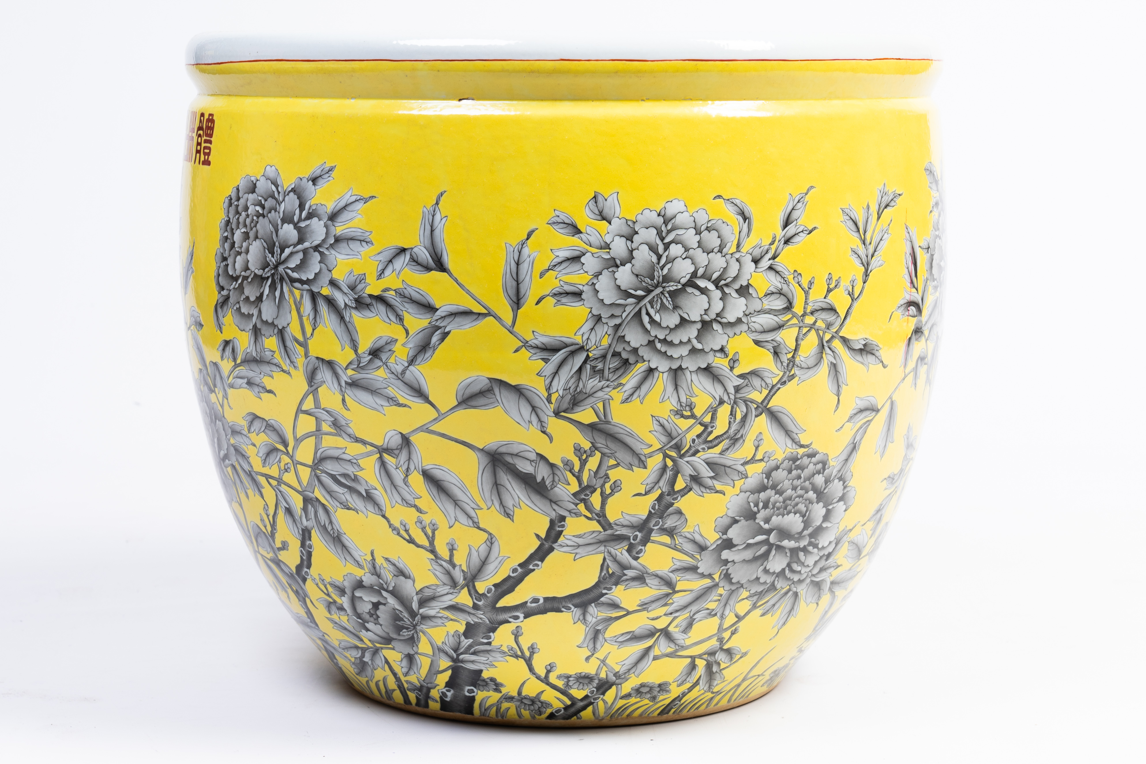 A large Chinese Dayazhai style jardiniere with floral design on a yellow ground, 19th/20th C. - Image 9 of 14