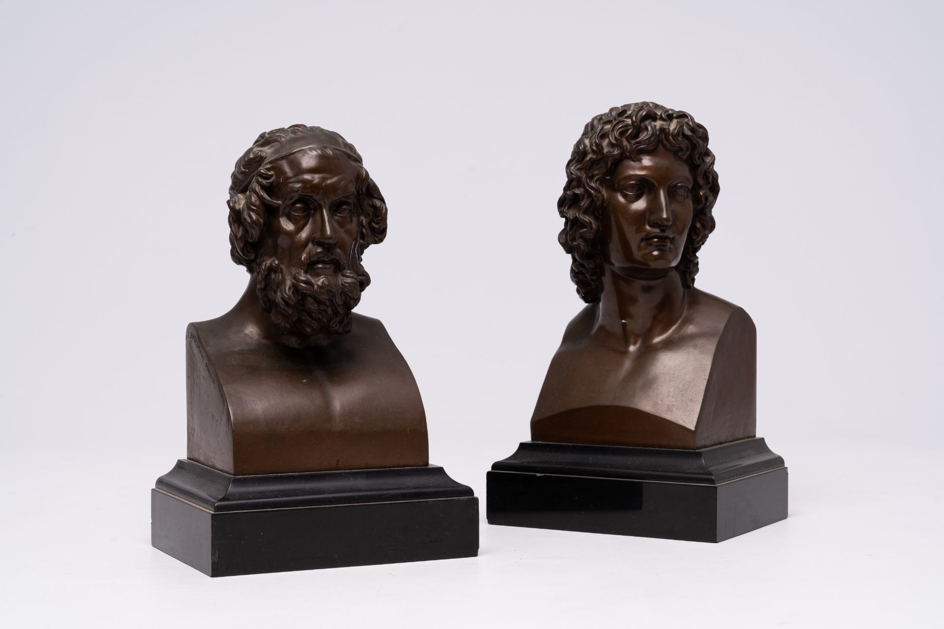 French school: Two busts after the antique, a.o. Homer, patinated bronze on a black marble base, fou - Image 6 of 14