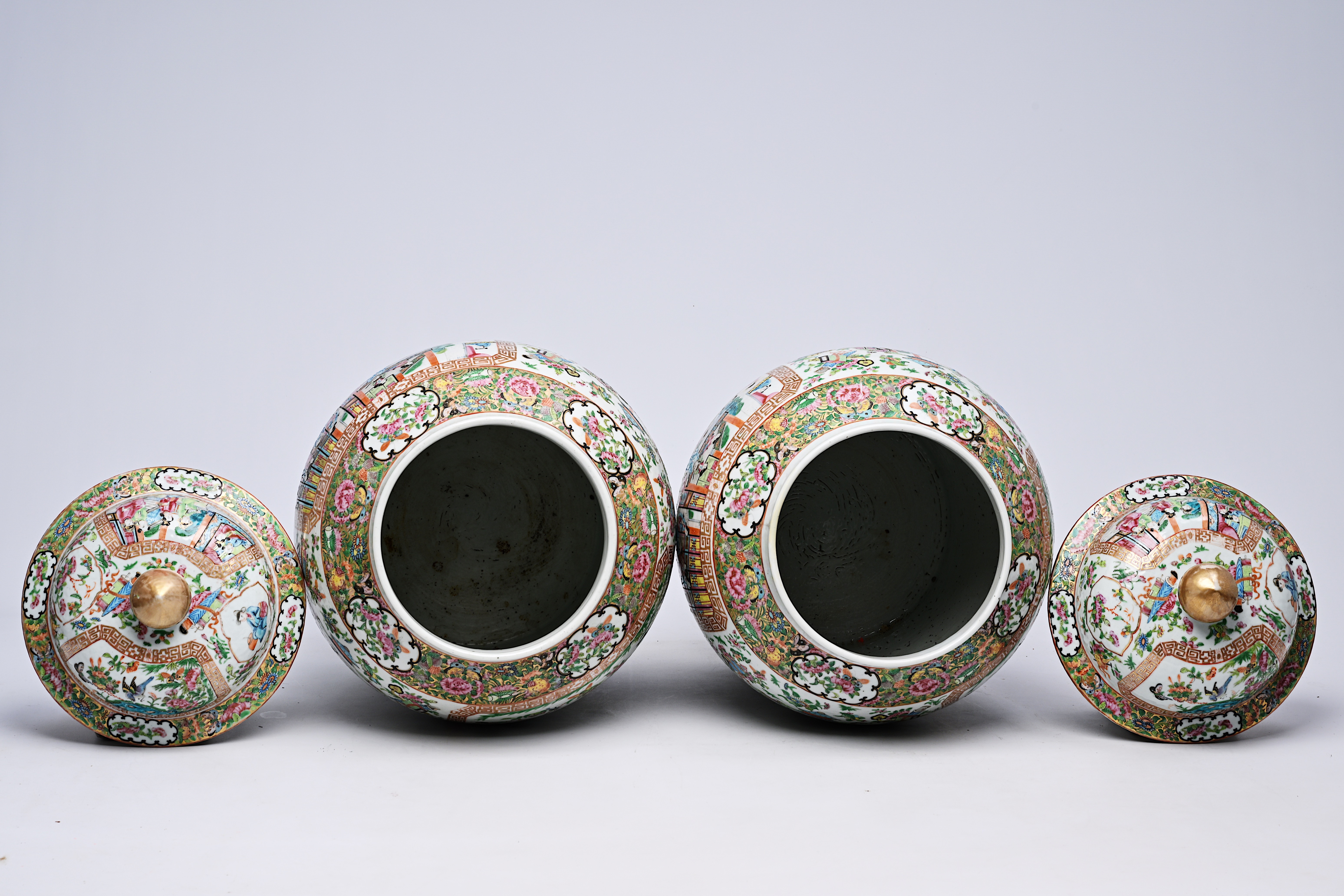 A pair of Chinese Canton famille rose vases and covers with palace scenes and birds and butterflies - Image 9 of 12
