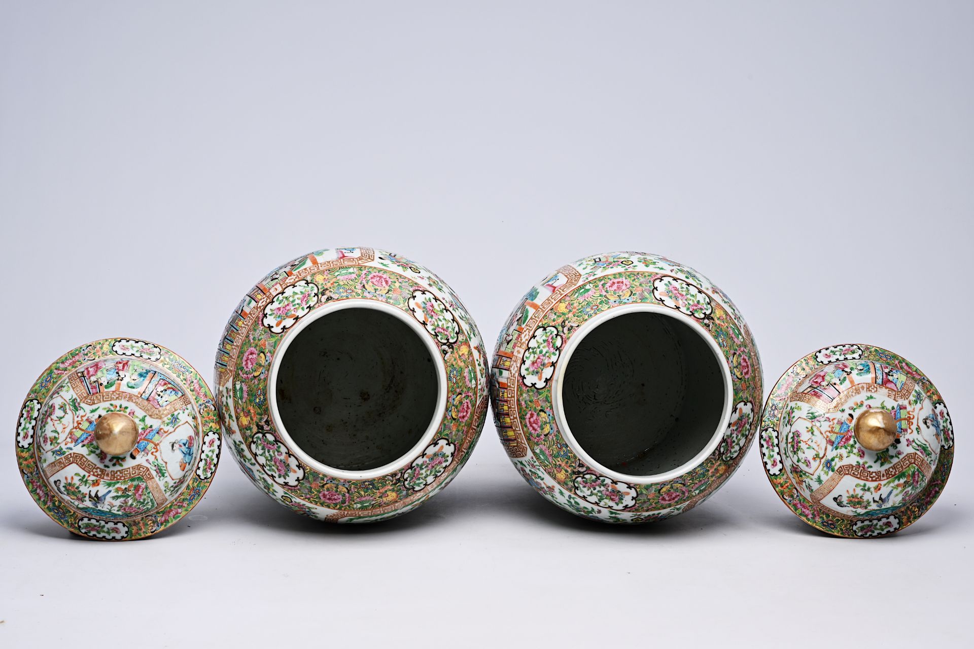 A pair of Chinese Canton famille rose vases and covers with palace scenes and birds and butterflies - Image 9 of 12