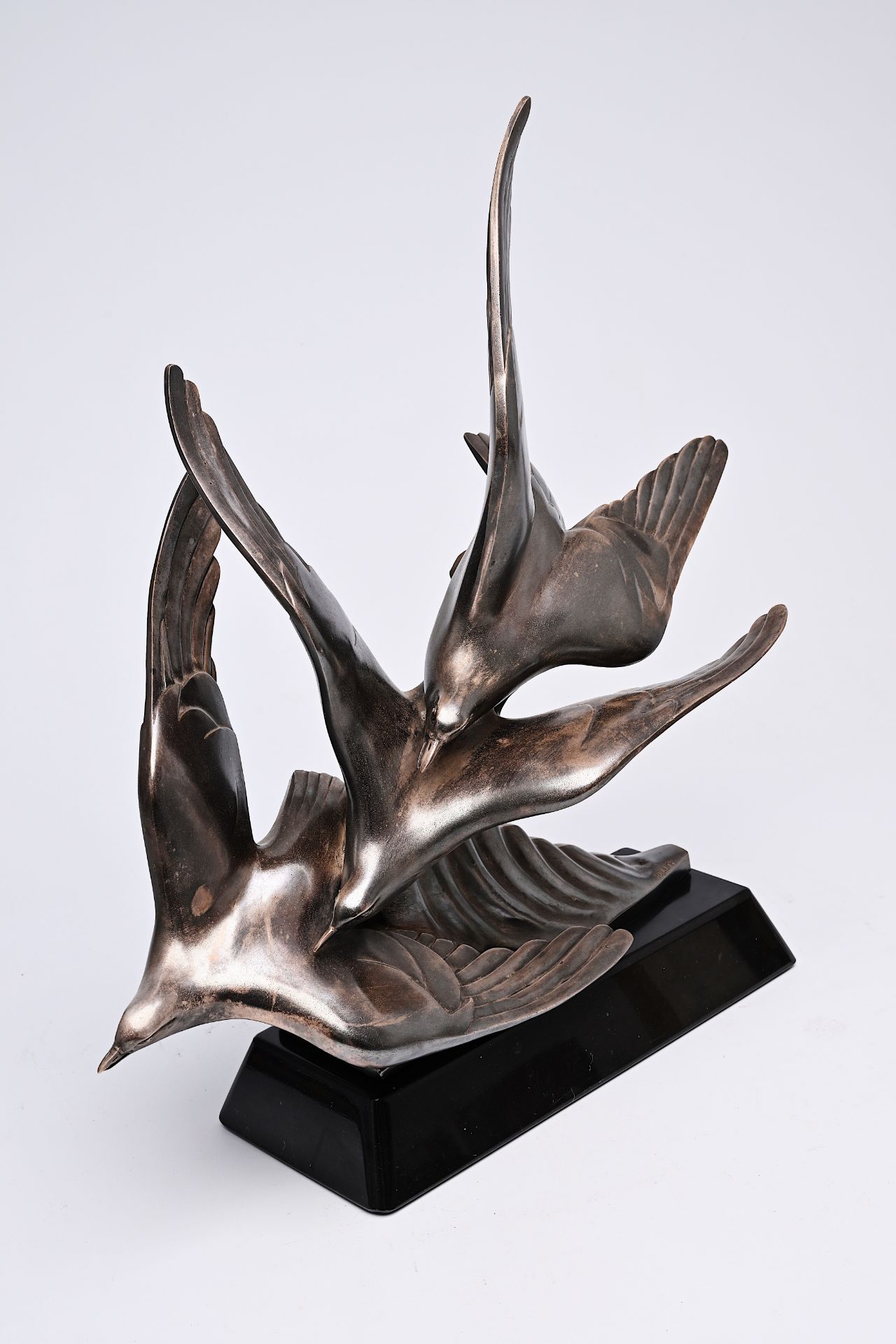 Alexandre Kelety (1874-1940): Seagulls, silver-plated bronze on a black marble base, foundry mark 'E - Bild 3 aus 14