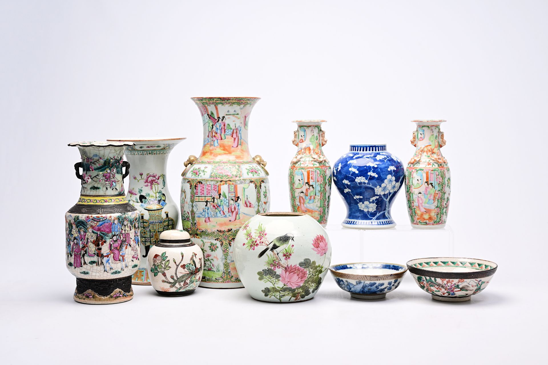 A varied collection of Chinese famille rose, verte and blue and white porcelain, 19th/20th C.