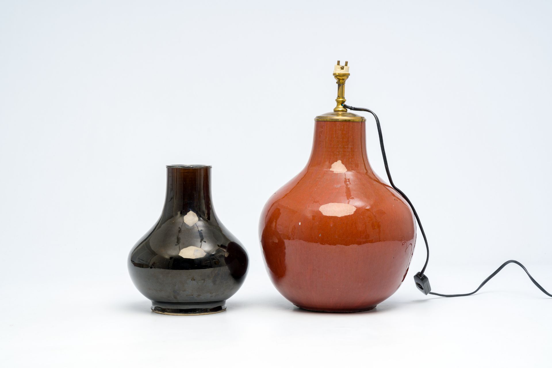 Two Chinese monochrome bottle vases, 19th C. - Bild 5 aus 12