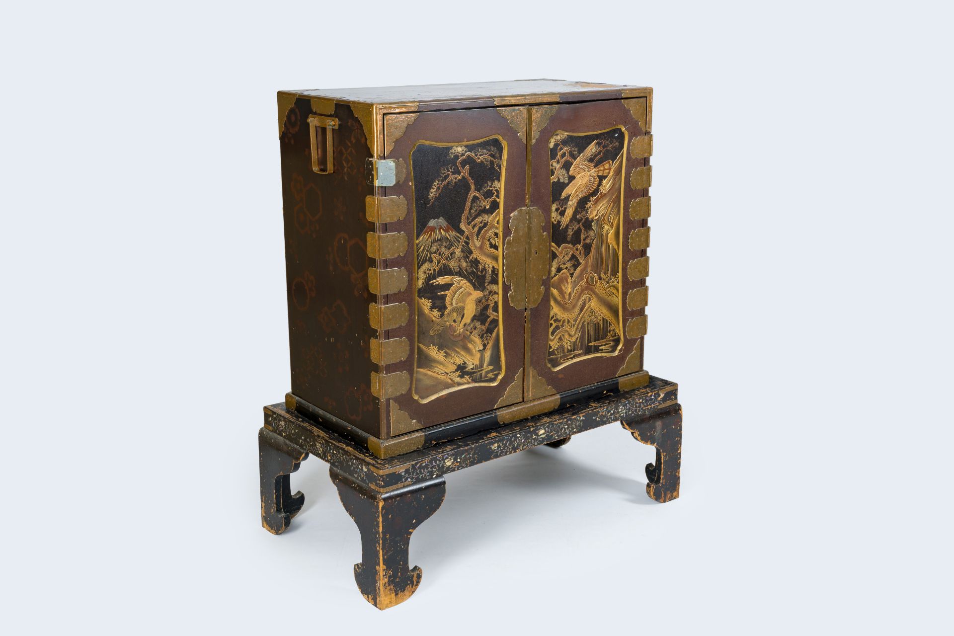 A Japanese lacquer cabinet on mother-of-pearl-inlaid stand, Meiji, 19th C. - Image 2 of 14