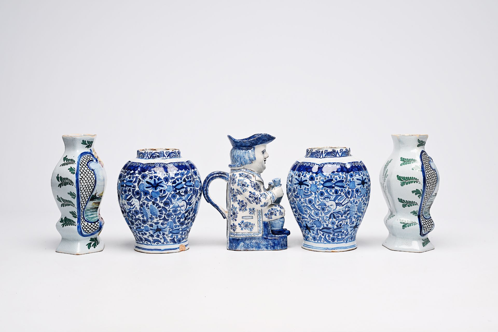 A varied collection of blue, white and polychrome earthenware items, Delft, France and Spain, 18th/1 - Image 5 of 18