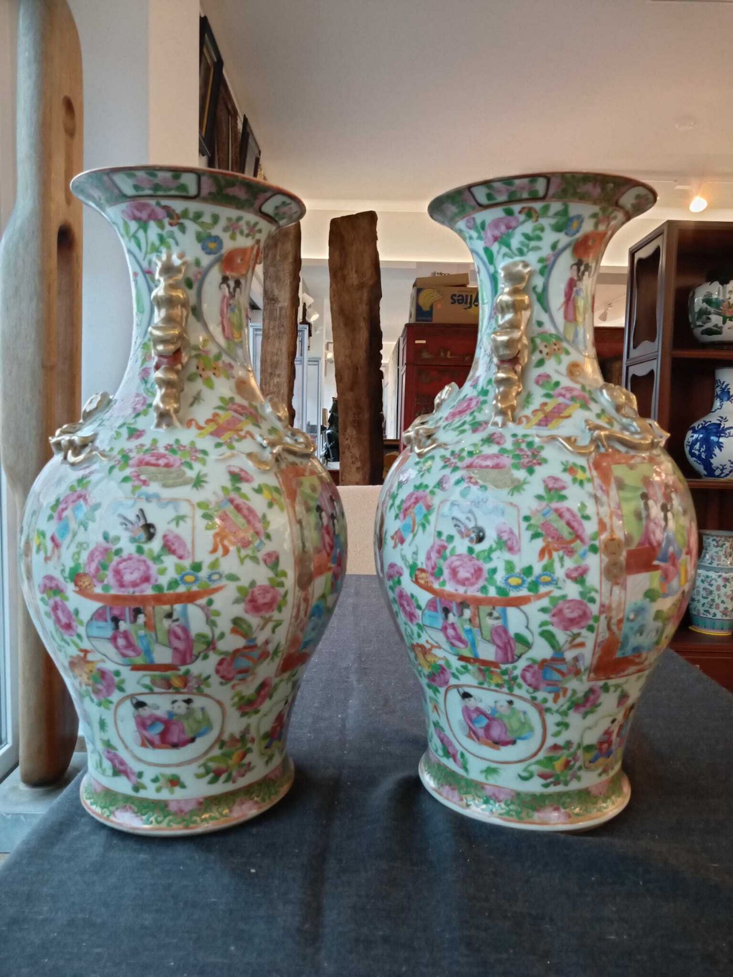 A pair of Chinese Canton famille rose vases with palace scenes, floral design and antiquities, 19th - Image 16 of 28