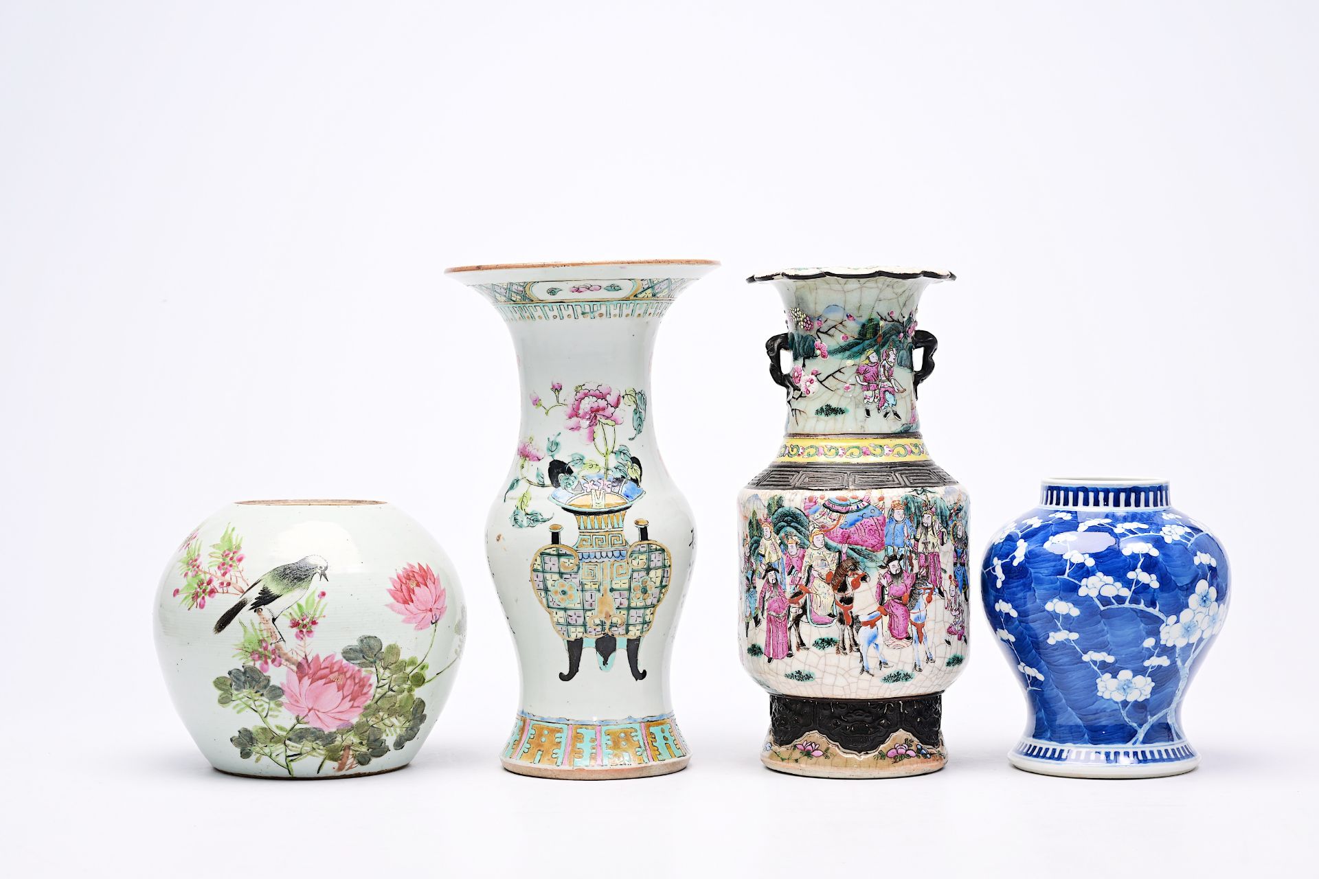 A varied collection of Chinese famille rose, verte and blue and white porcelain, 19th/20th C. - Image 18 of 48