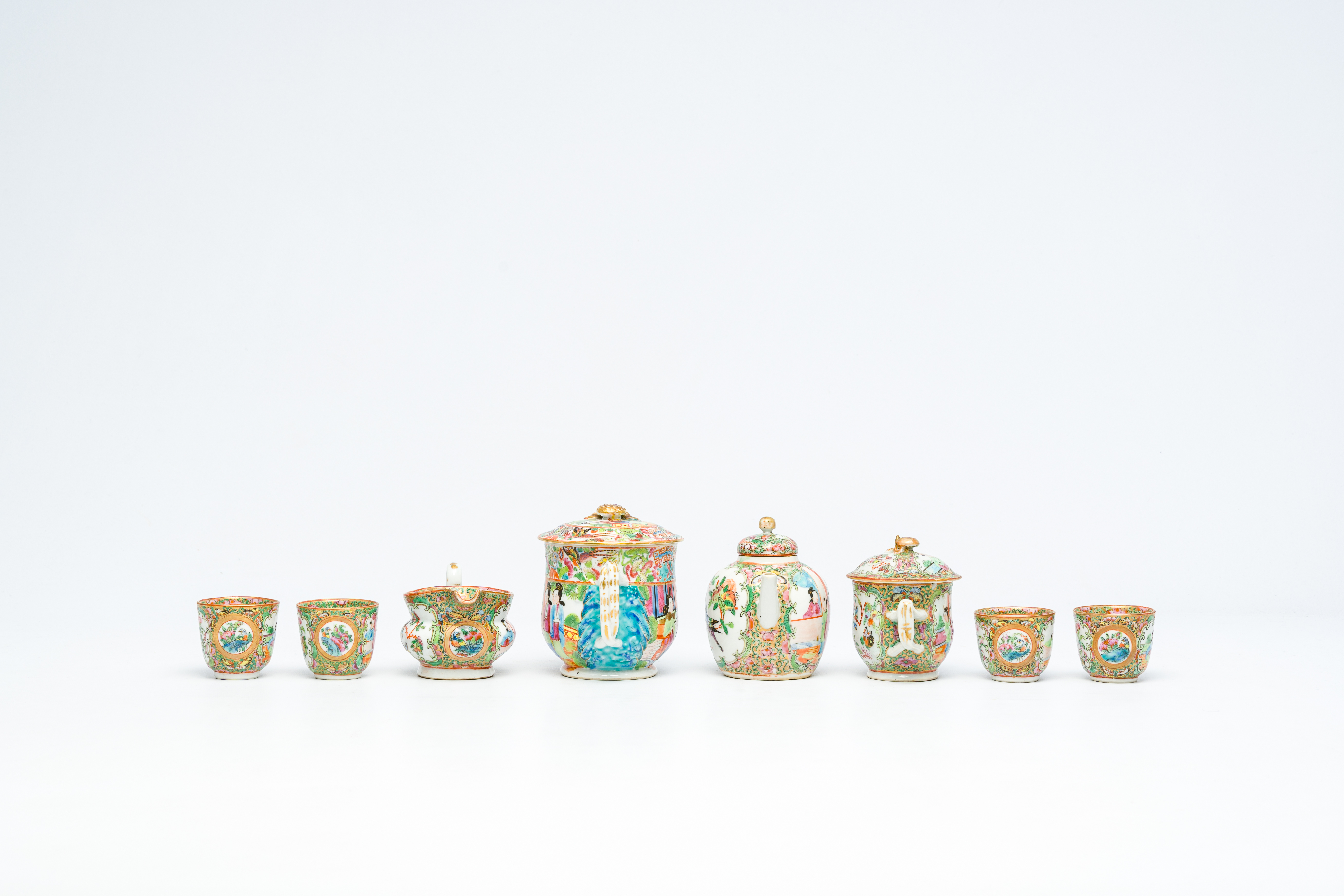 An extensive collection of Chinese Canton famille rose porcelain, 19th C. - Image 13 of 18