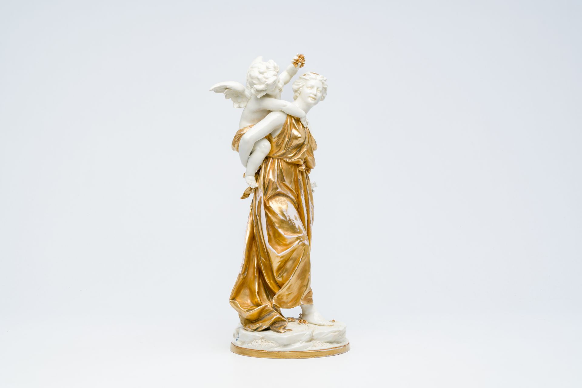 A lady with an angel in partly gilt Capodimonte porcelain, Italy, 20th C. - Bild 5 aus 8