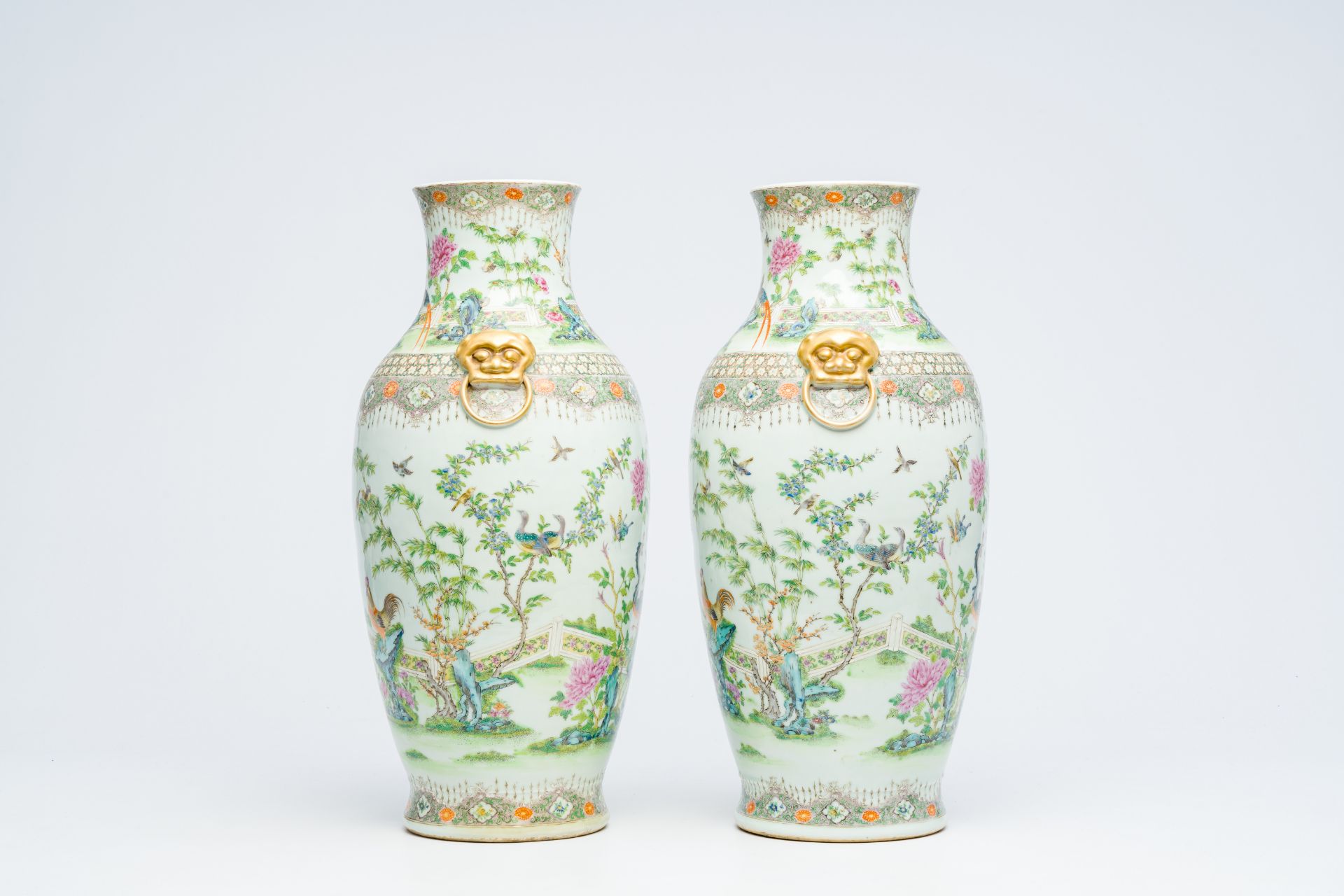 A pair of Chinese Canton famille rose vases with birds among blossoming branches, 19th C. - Bild 2 aus 6