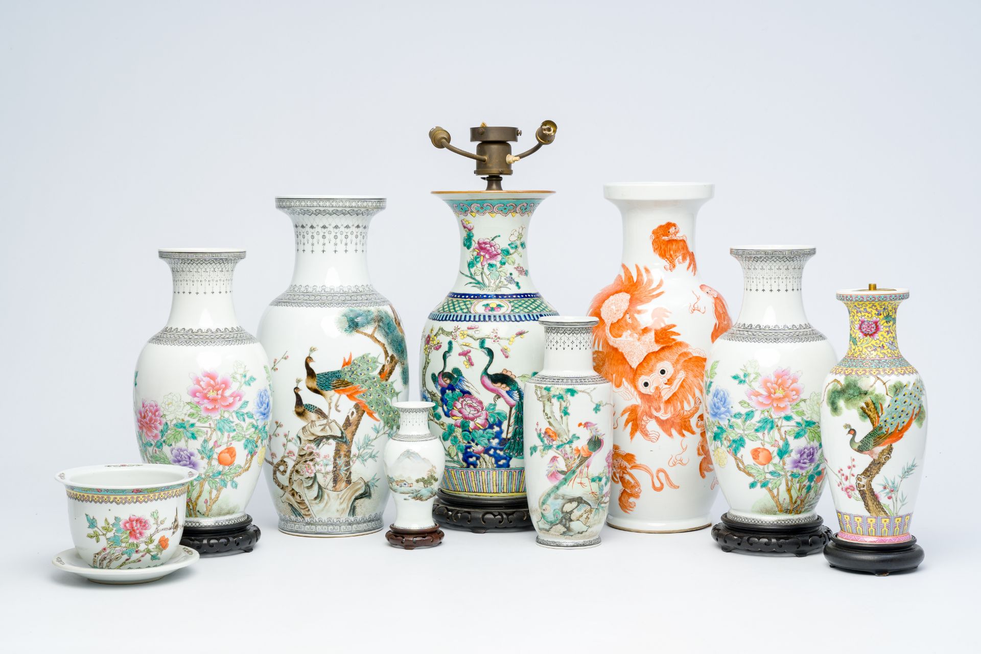 Nine various Chinese famille rose and iron-red vases, 19th/20th C. - Bild 2 aus 34