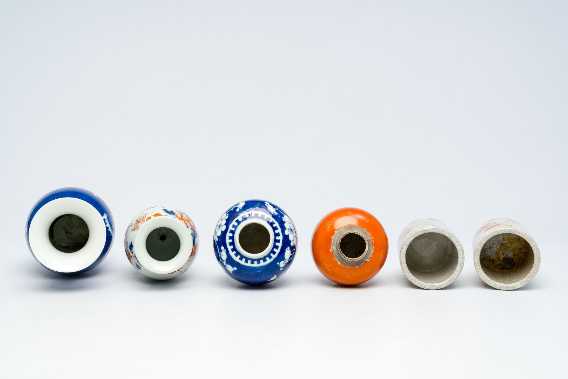 A varied collection of Chinese blue and white and iron-red porcelain, 19th/20th C. - Bild 6 aus 7