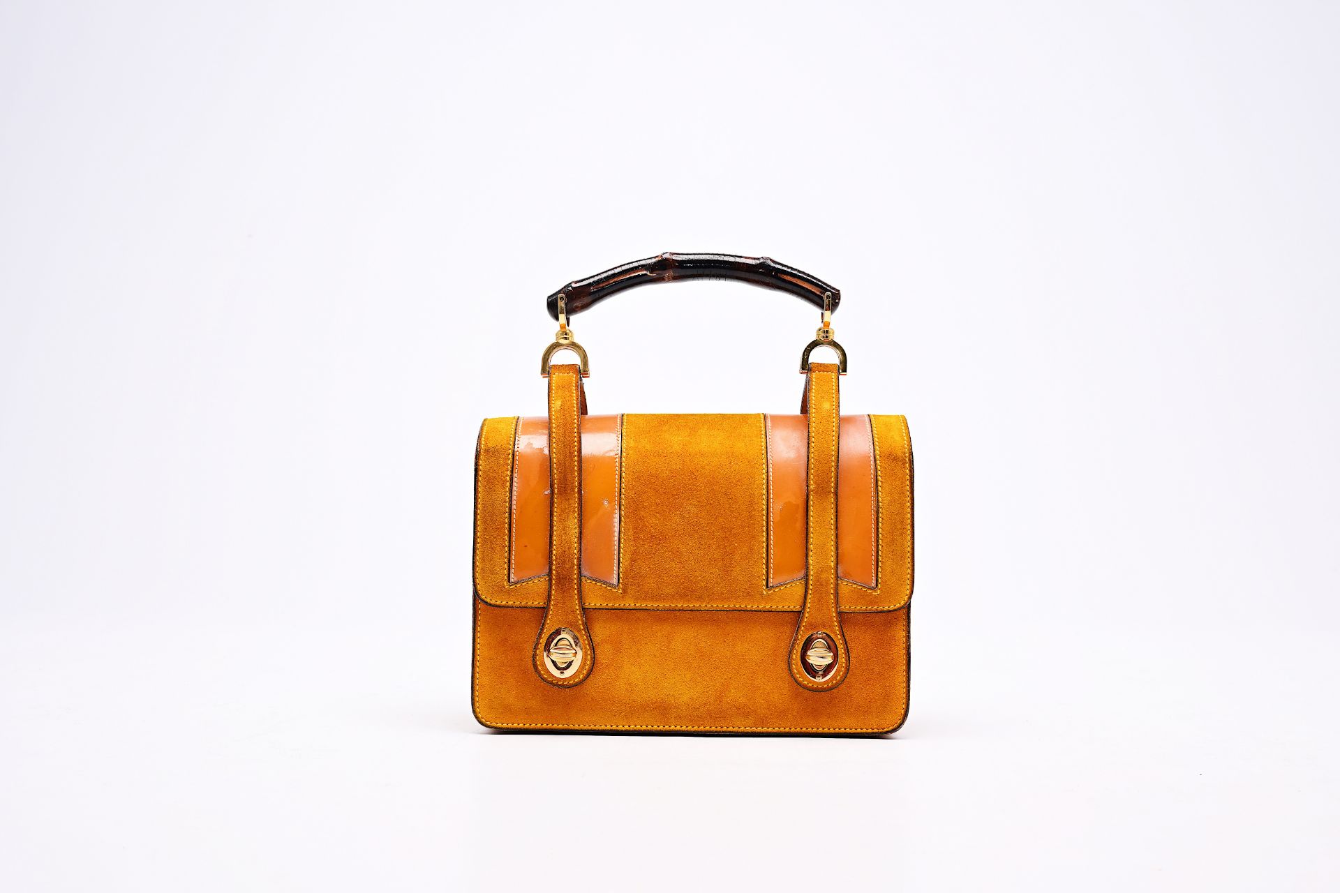 An Italian ochre yellow Alcantara Gucci handbag, 20th C. - Image 6 of 7