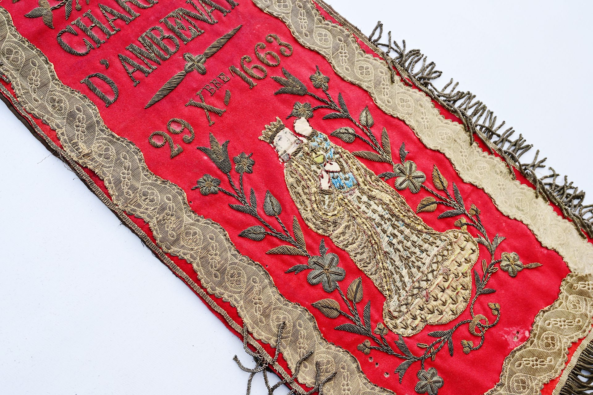 A religious embroidered shoulder robe with gold and silver thread, 'Charite d'Ambenay', dated 1663 - Image 3 of 5