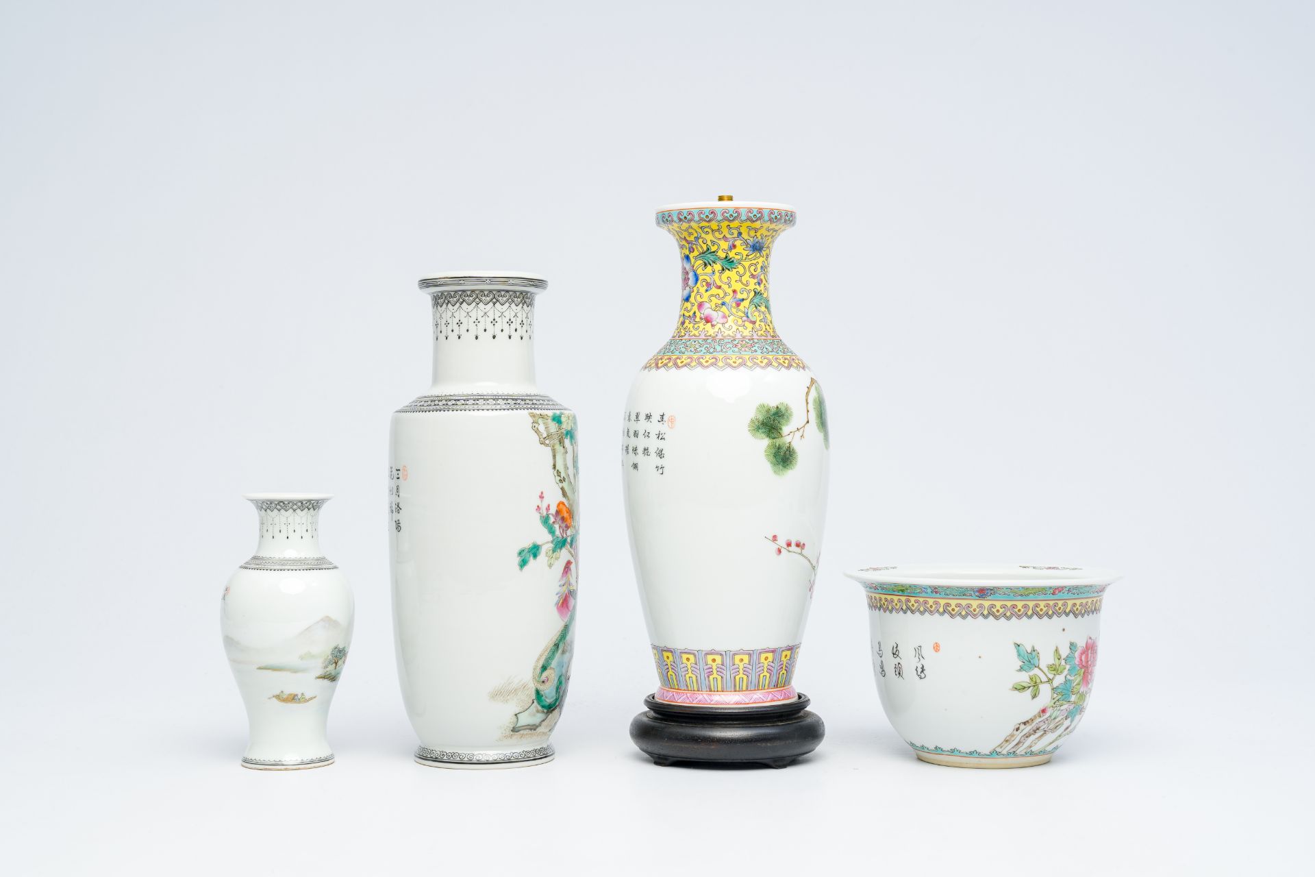 Nine various Chinese famille rose and iron-red vases, 19th/20th C. - Image 22 of 34