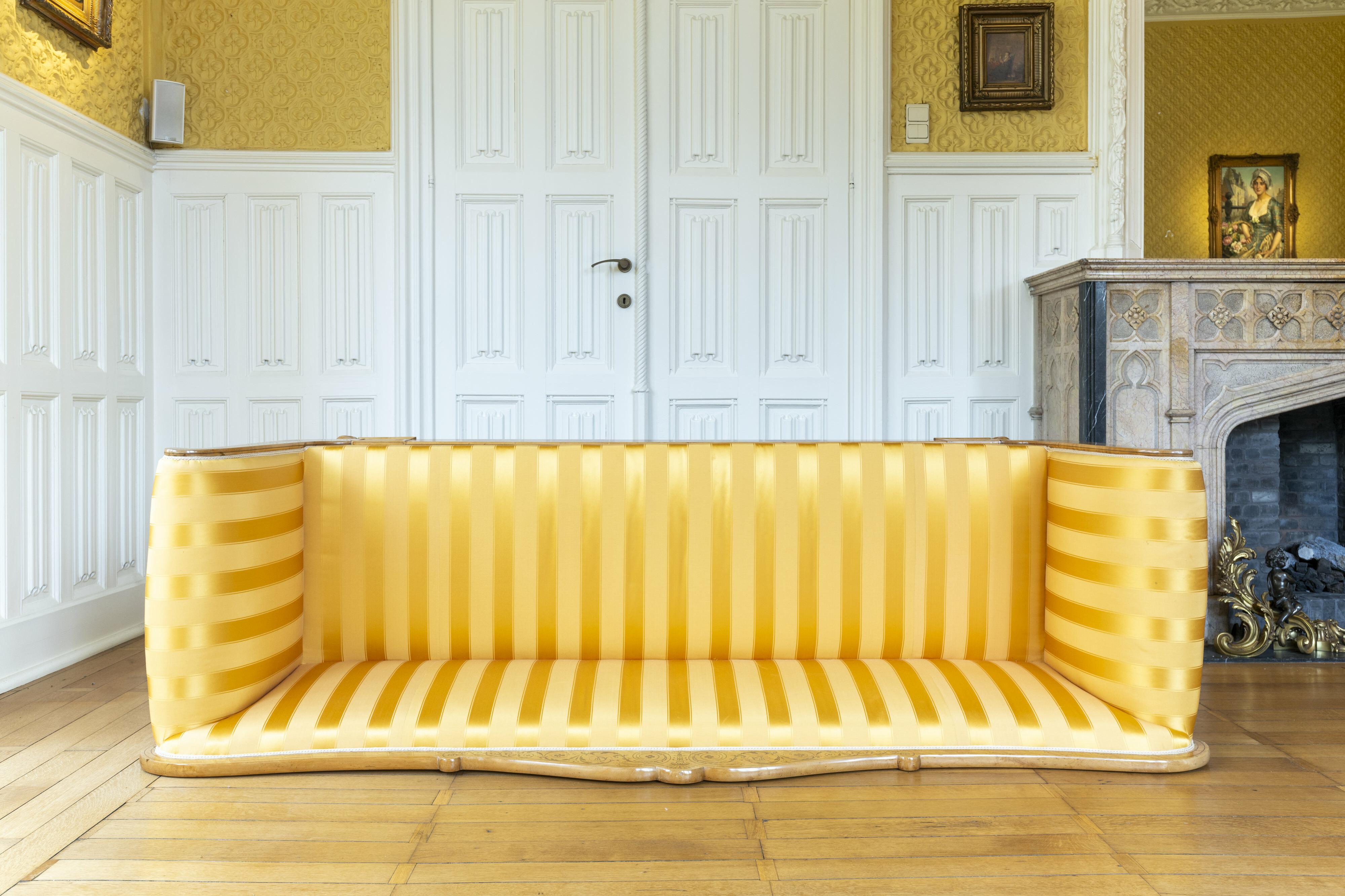 A 13-piece Biedermeier salon set comprising 3 sofas, 8 chairs and 2 footstools with yellow silk upho - Image 26 of 34