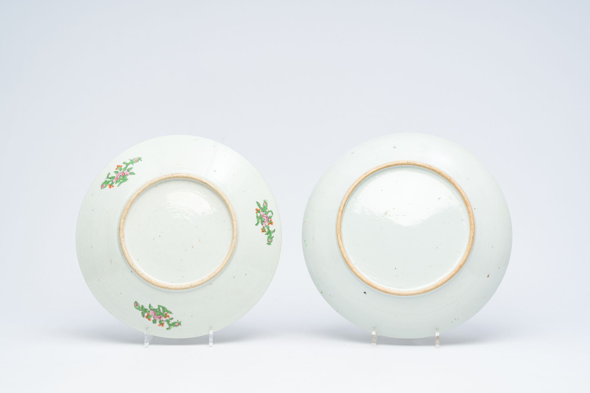 A varied collection of Chinese Canton famille rose porcelain with palace scenes and floral design, 1 - Image 3 of 9