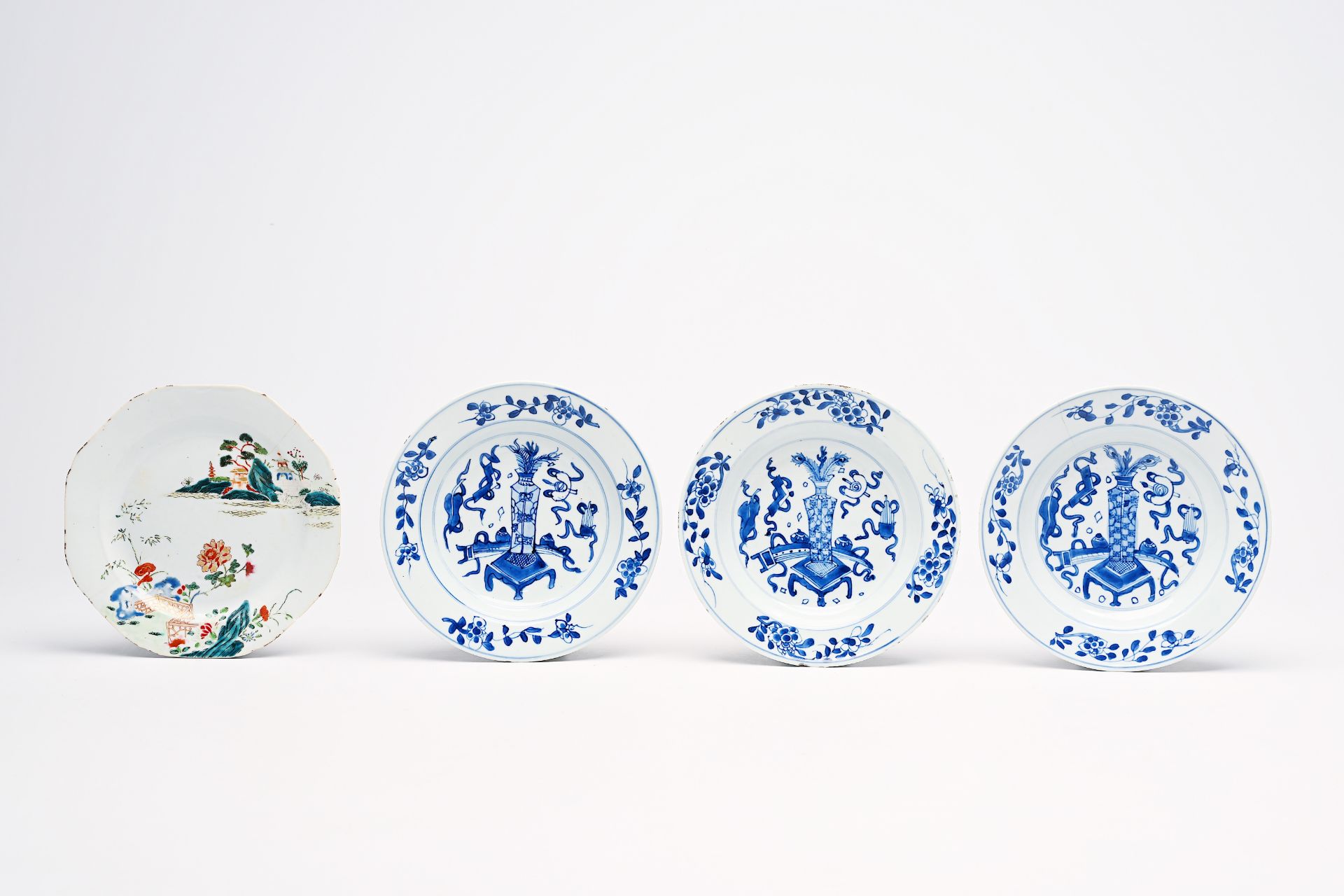 A varied collection of Chinese blue, white, famille rose, Imari style and Samson porcelain plates an - Image 5 of 11