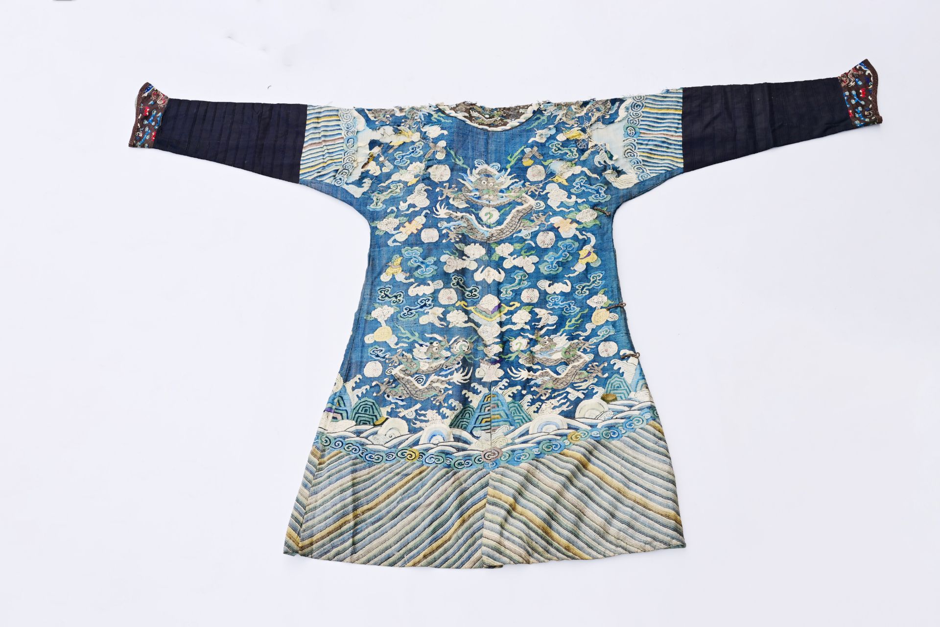 A Chinese embroidered silk 'dragons chasing the pearl' robe, 19th C. - Image 4 of 9